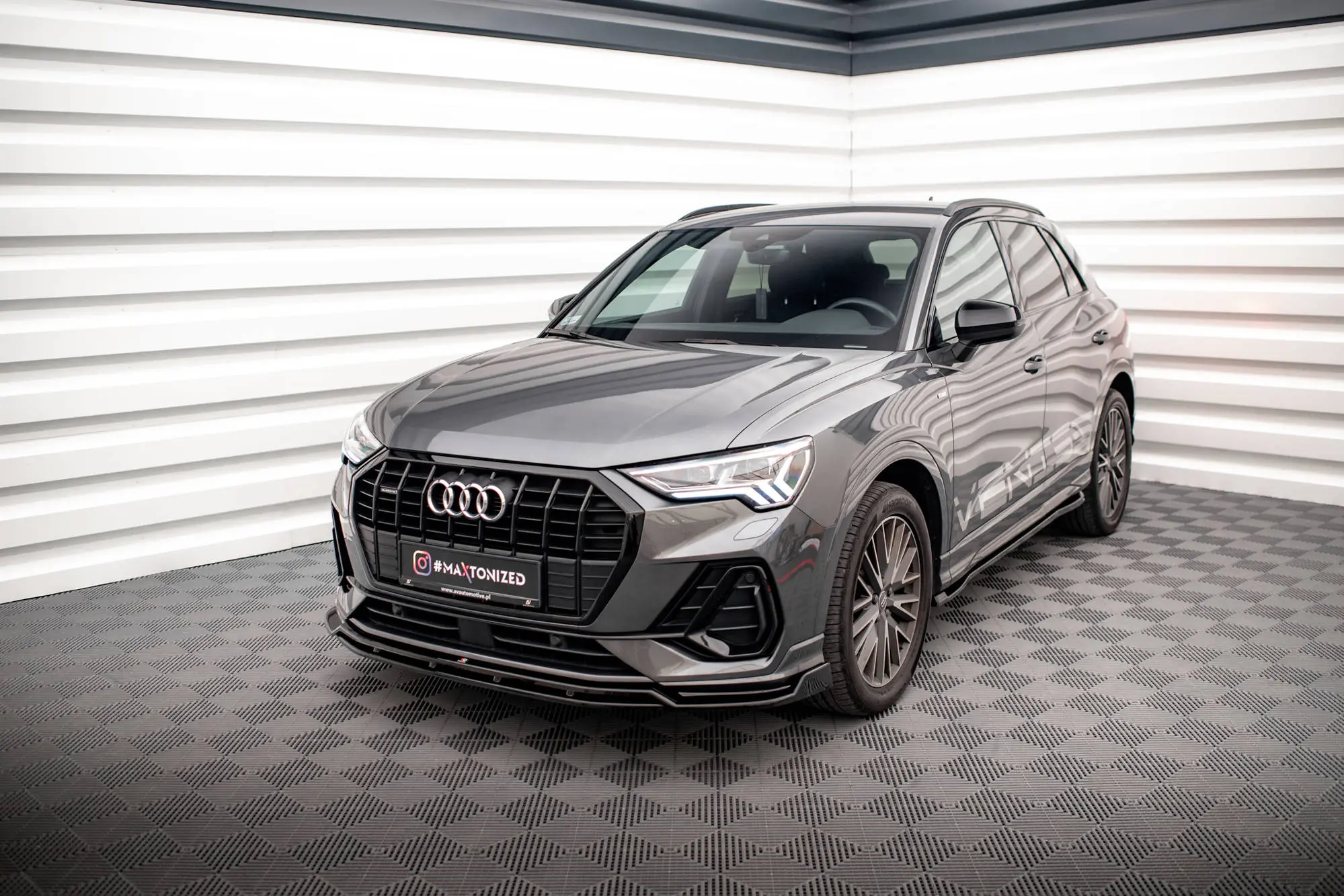 Frontspoiler Audi Q3 F3 S-Line 2018 - 2025 | V.2 Glossy Black Edition – bilde 4