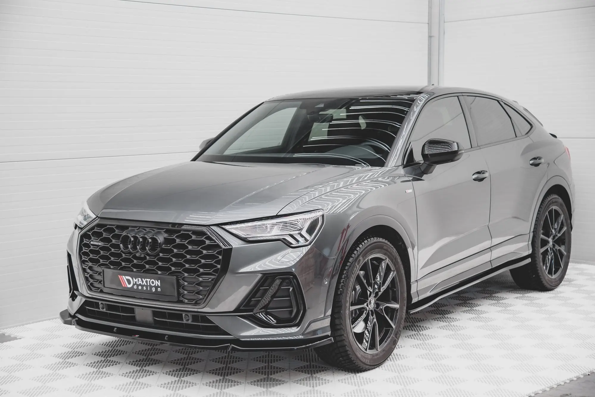 Frontspoiler Audi Q3 Sportback F3 S-Line 2019 - 2025 | V.1 Glossy Black Edition – bilde 2
