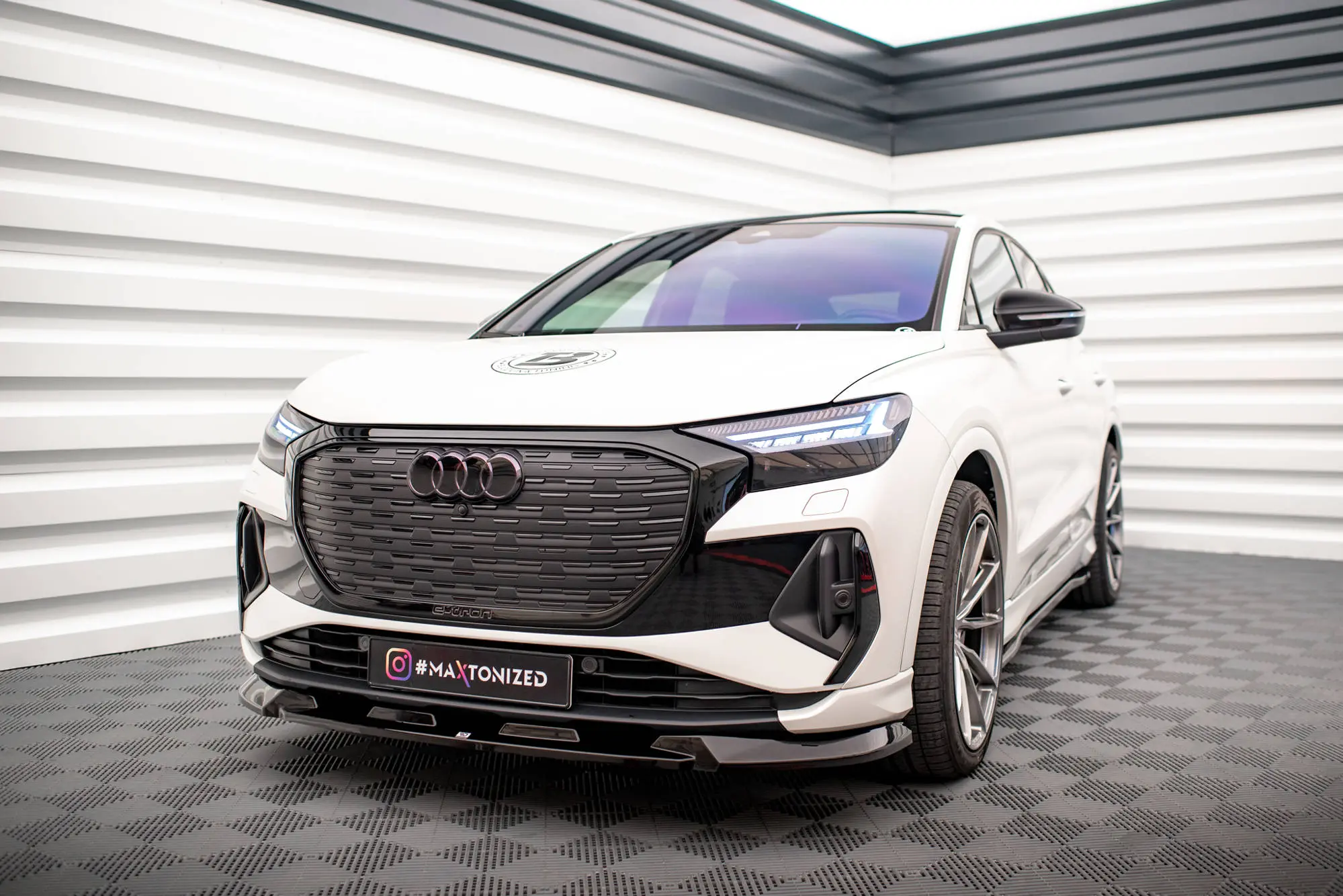 Frontspoiler Audi Q4 Sportback e-tron 2021-> | V.1 Glossy Black Edition – bilde 3