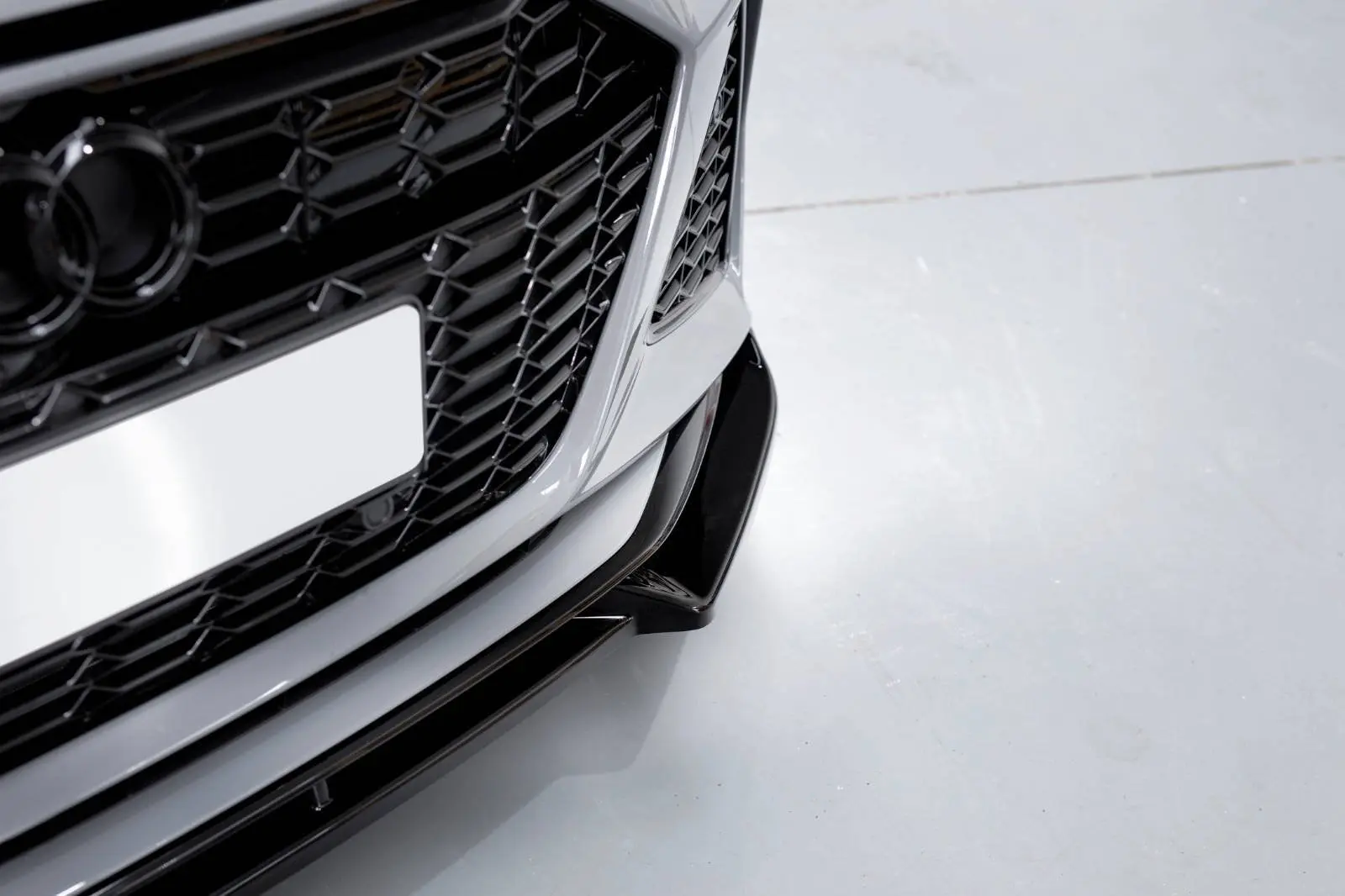 Frontspoiler Audi RS6 (C8) / Audi RS7 (C8) 2019 -> | V.1 Glossy Black Edition – bilde 3