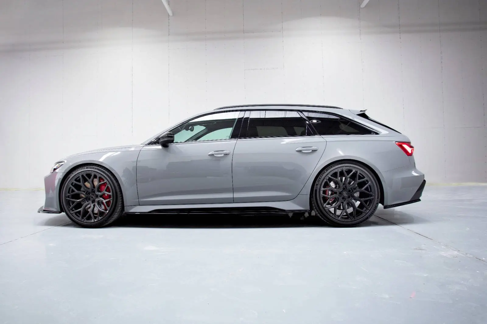 Frontspoiler Audi RS6 (C8) / Audi RS7 (C8) 2019 -> | V.2 Glossy Black Edition – bilde 6