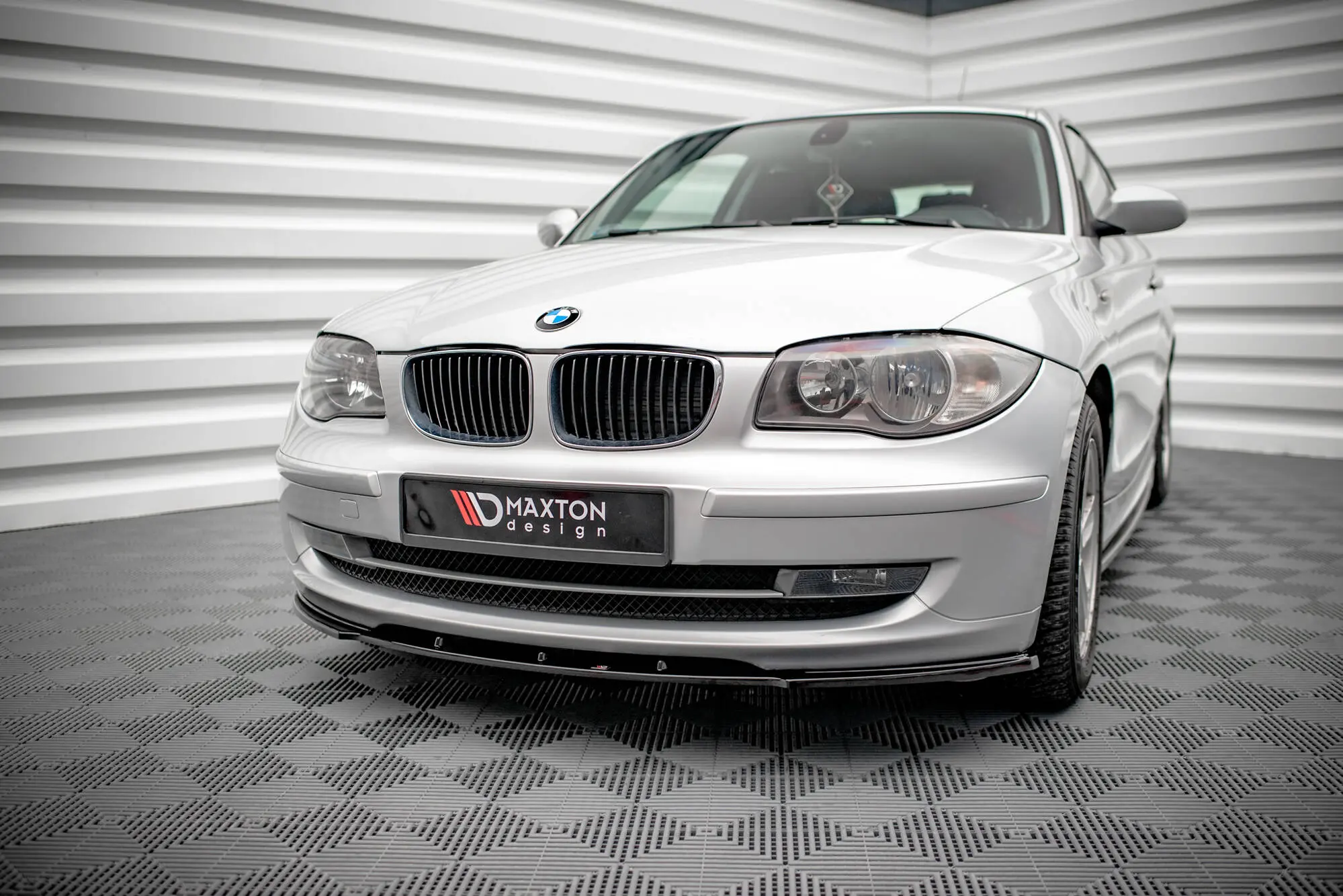 Frontspoiler BMW 1 (E81) facelift 2007 - 2011 | V.2 Glossy Black Edition