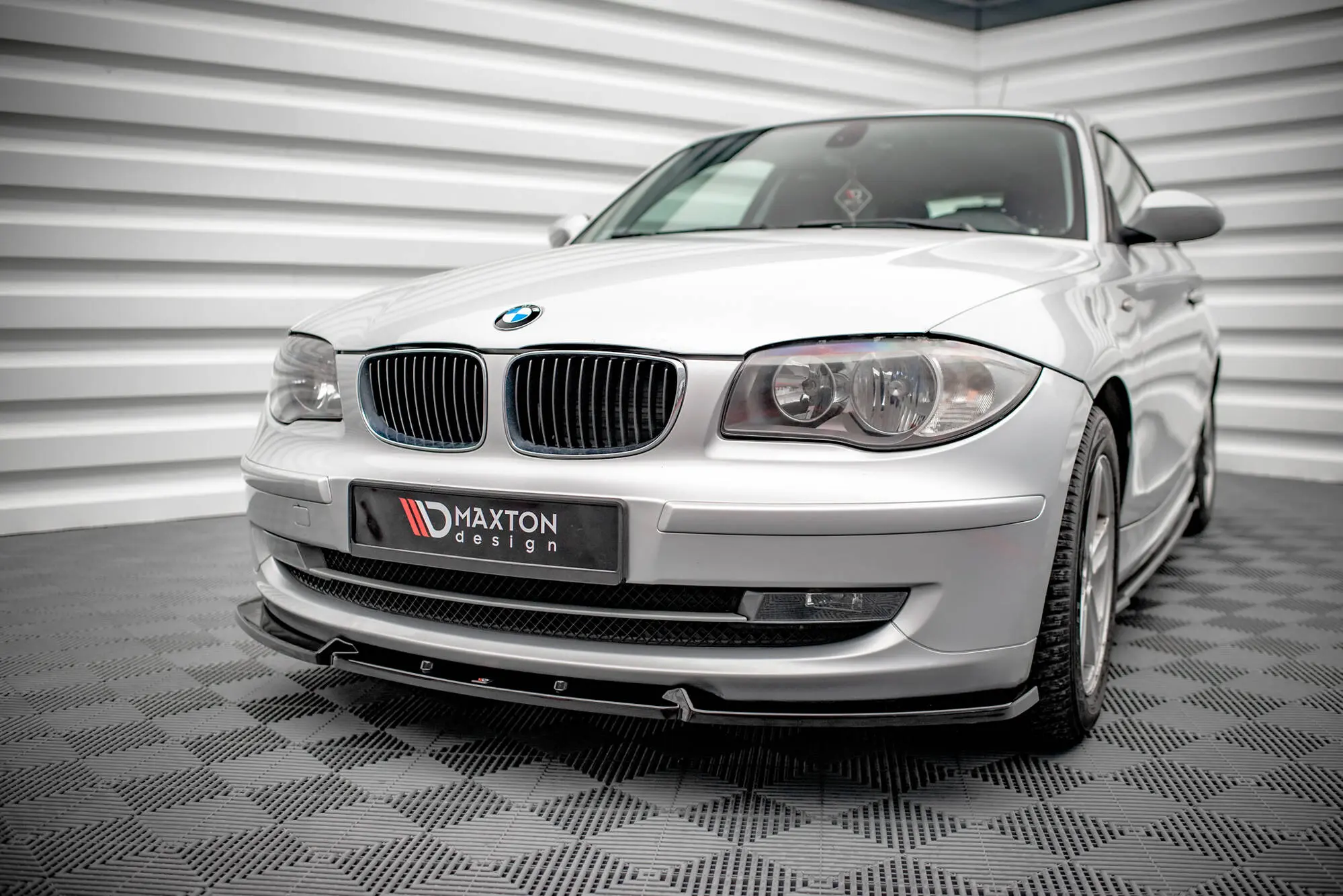 Frontspoiler BMW 1 (E81) facelift 2007 - 2011 | V.3 Glossy Black Edition – bilde 4