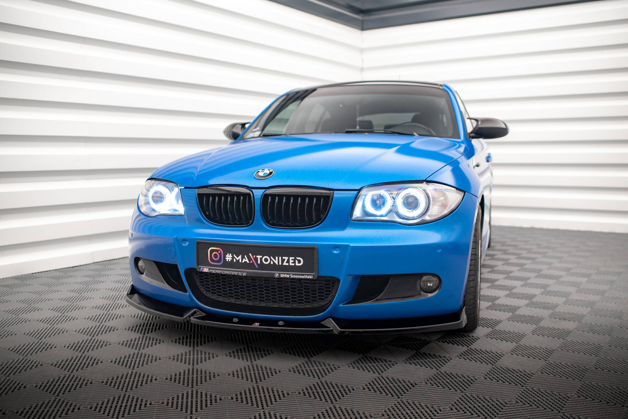 Frontspoiler BMW 1 (E87) M-Pakke facelift 2007 - 2011 | V.2 Glossy Black Edition – bilde 4