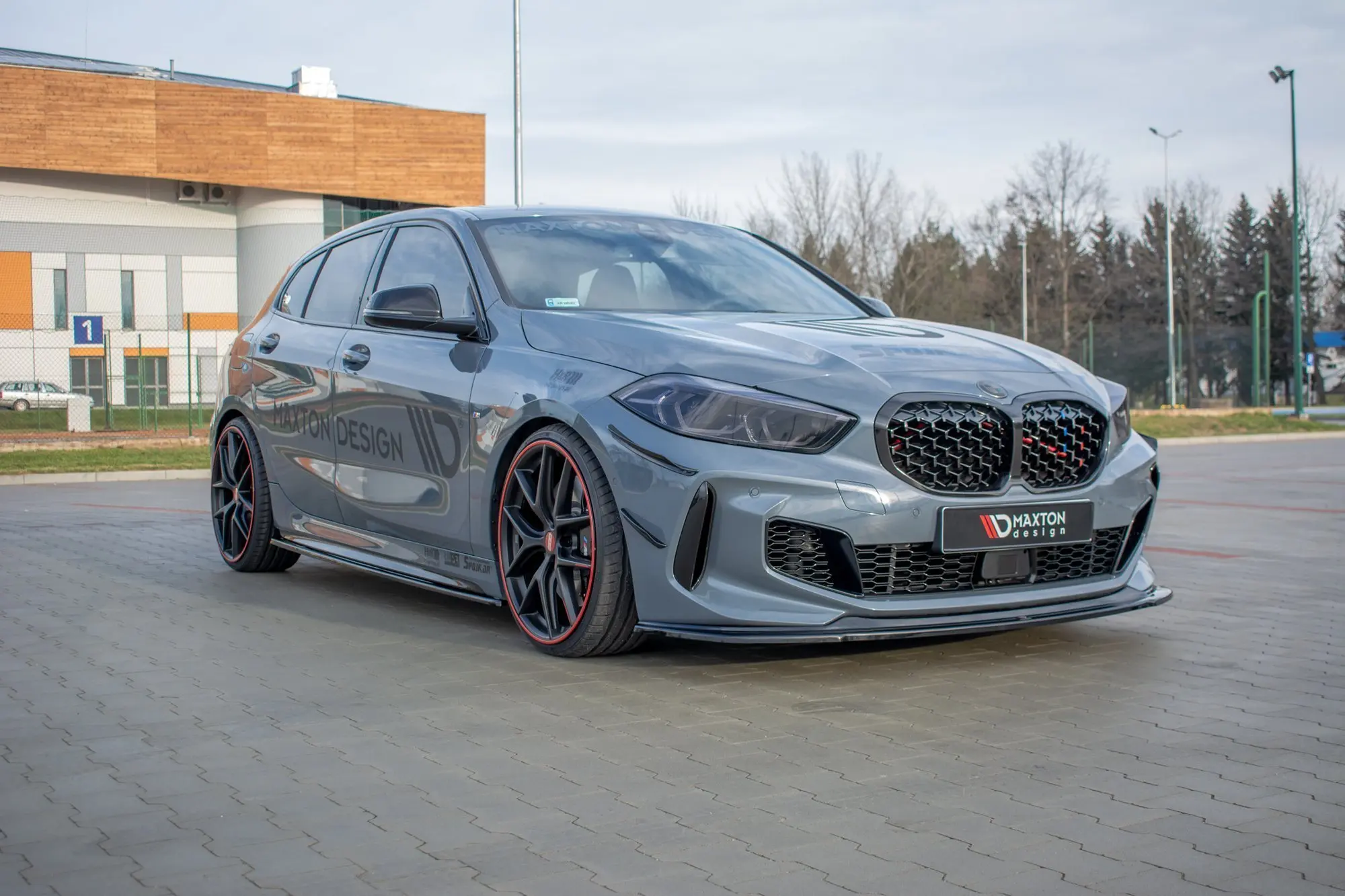 Frontspoiler BMW 1 (F40) M-Pack / M135i 2019 - 2024  | V.1 Glossy Black Edition – bilde 3