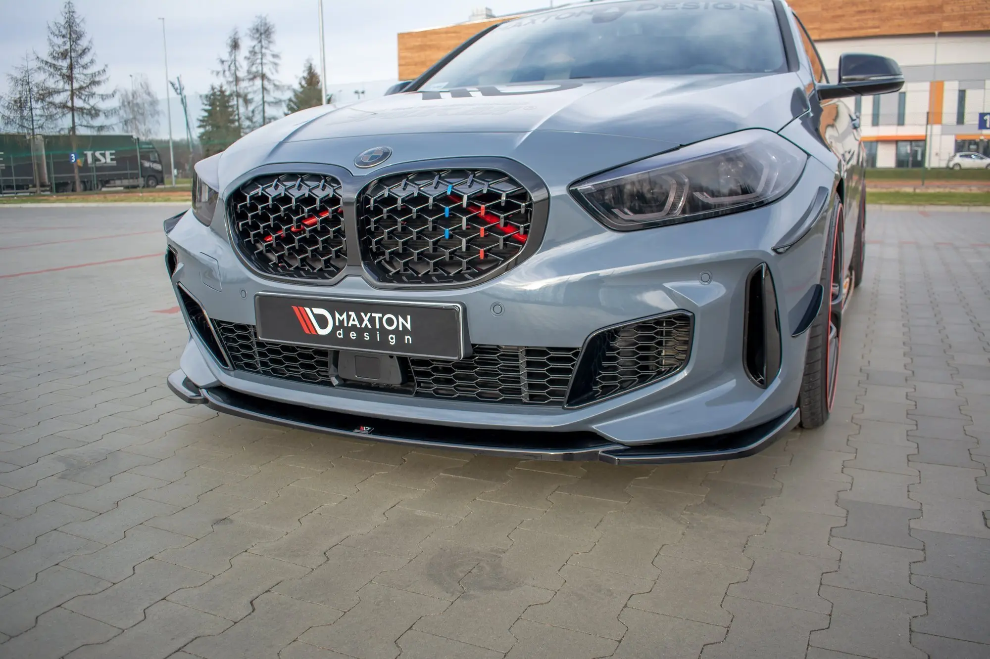 Frontspoiler BMW 1 (F40) M-Pack / M135i 2019 - 2024  | V.3 Glossy Black Edition – bilde 4