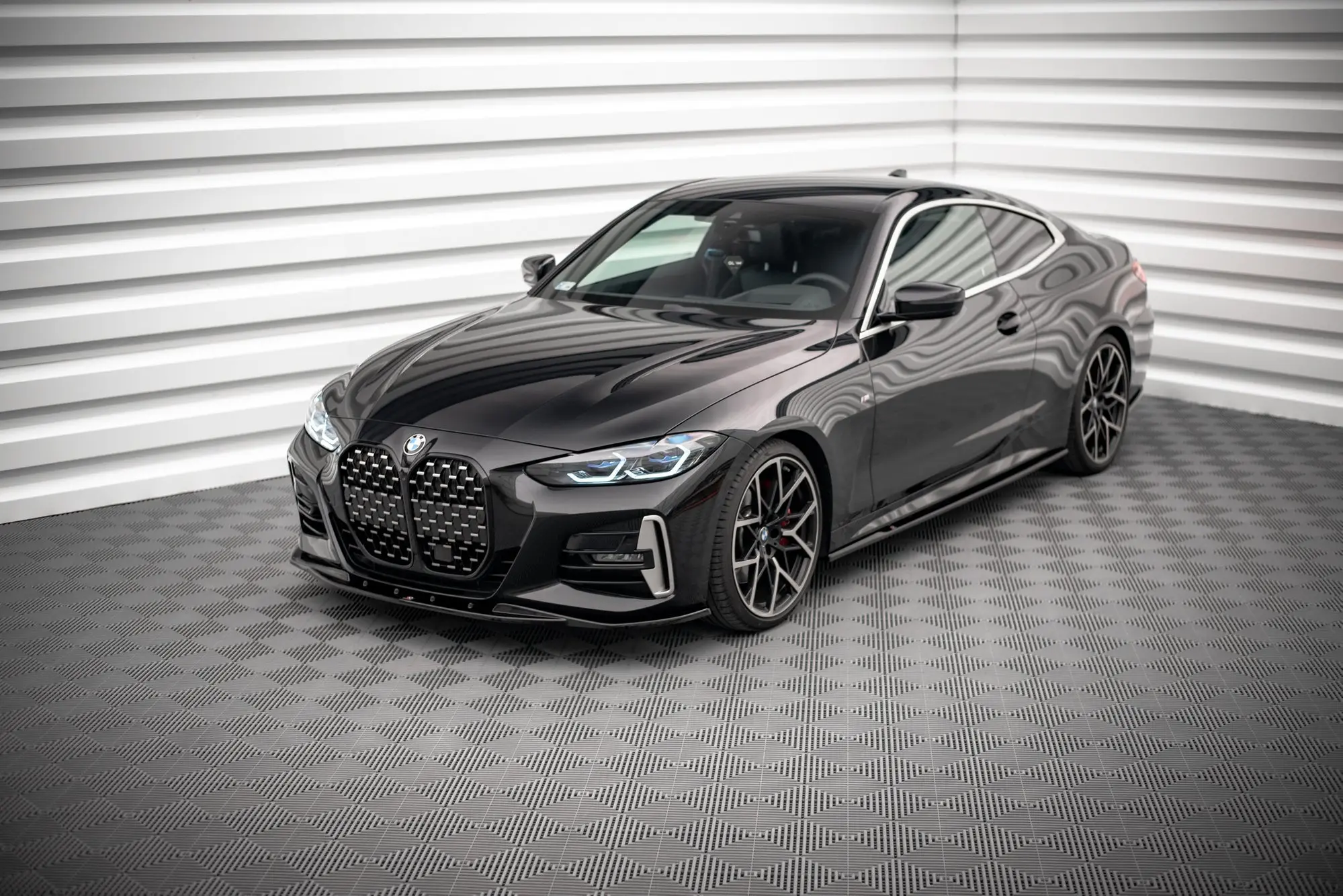 Frontspoiler BMW 4 (G22 / G23) M-Pakke 2020-> | V.1 Glossy Black Edition – bilde 2