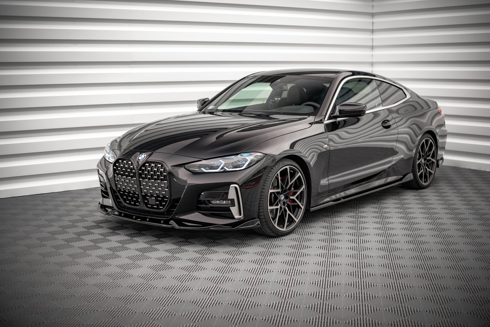 Frontspoiler BMW 4 (G22 / G23) M-Pakke 2020-> | V.2 Glossy Black Edition – bilde 3