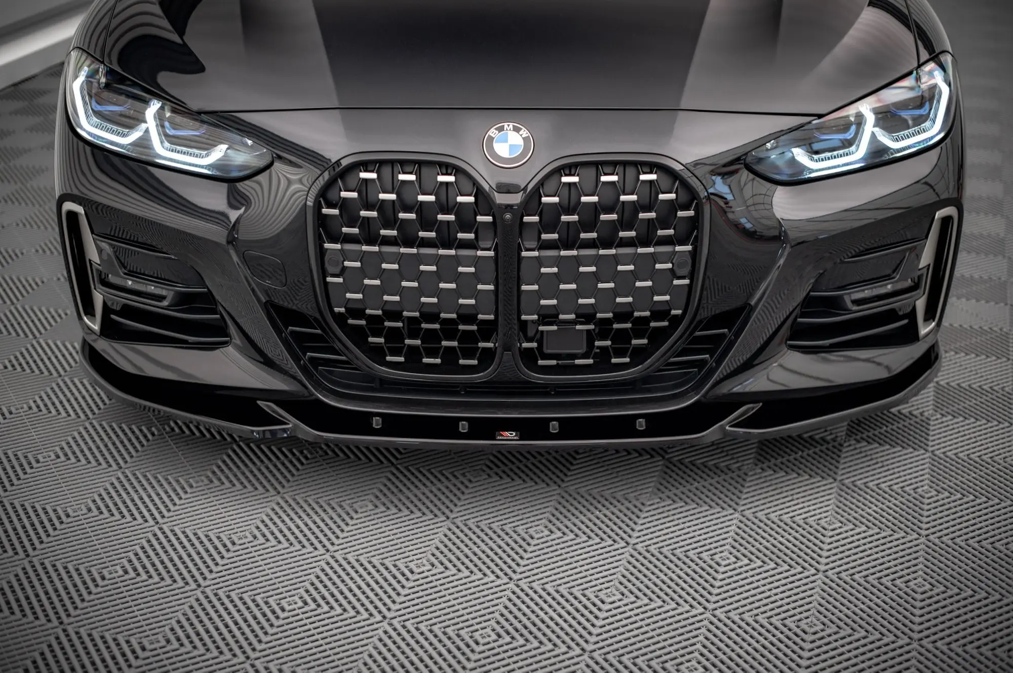Frontspoiler BMW 4 (G22 / G23) M-Pakke 2020-> | V.4 Glossy Black Edition