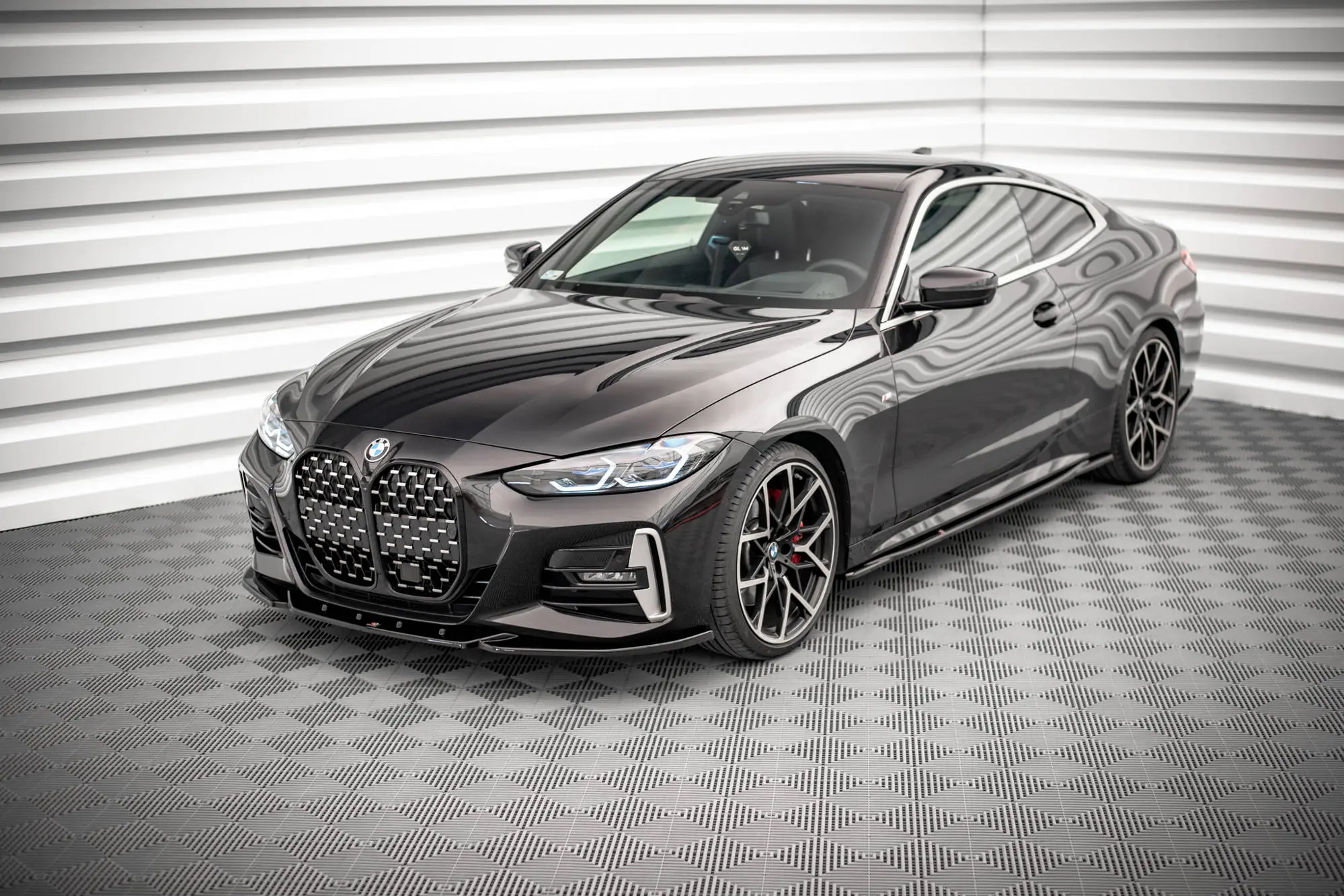 Frontspoiler BMW 4 (G22 / G23) M-Pakke 2020-> | V.4 Glossy Black Edition – bilde 3