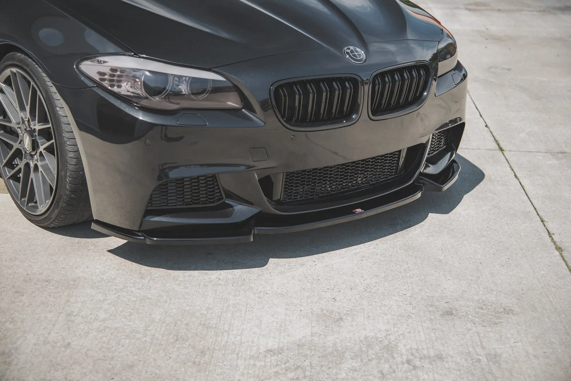 Frontspoiler BMW 5 (F10 / F11) M-Pakke 2010-2017 | V.3 Glossy Black Edition