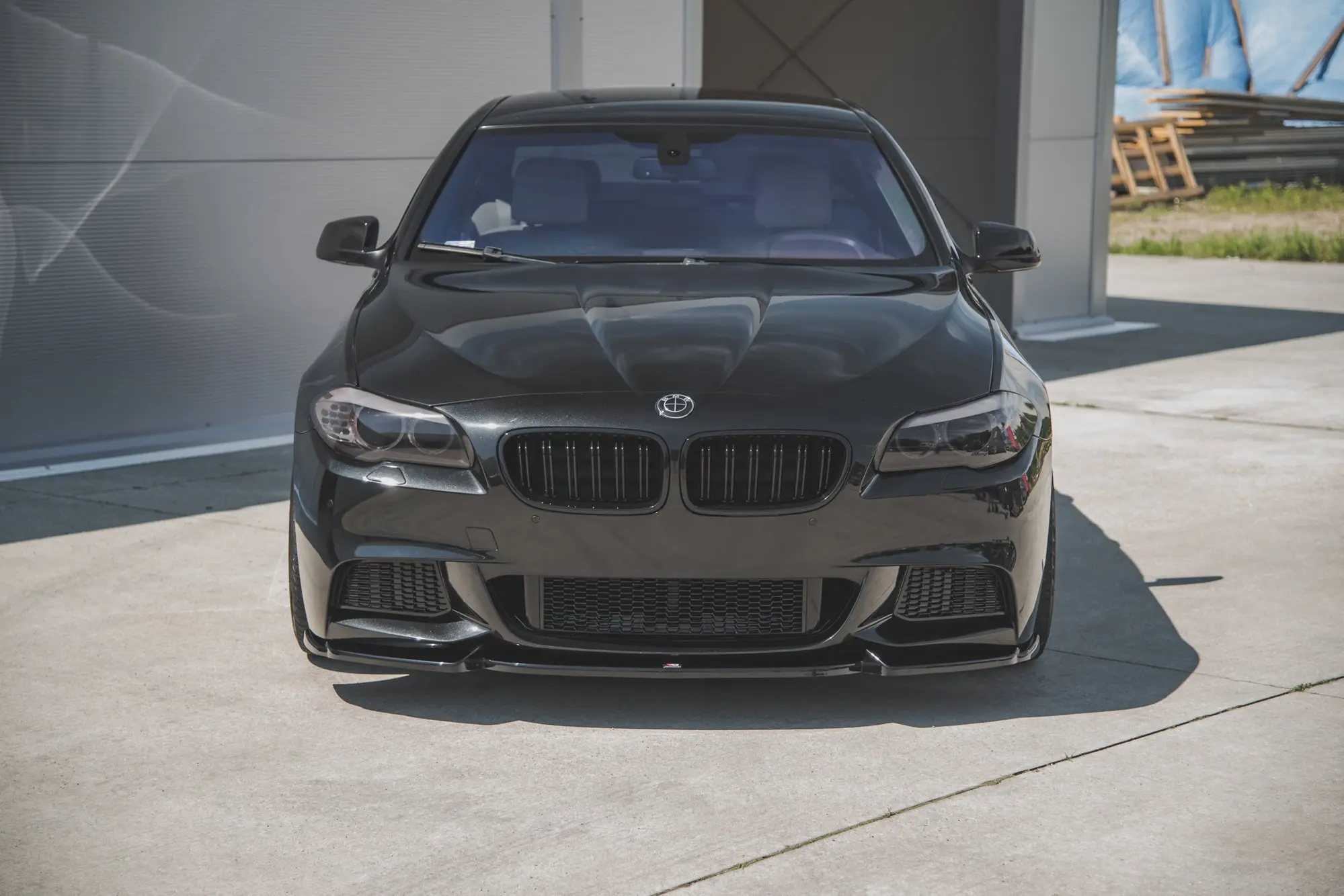 Frontspoiler BMW 5 (F10 / F11) M-Pakke 2010-2017 | V.3 Glossy Black Edition – bilde 2