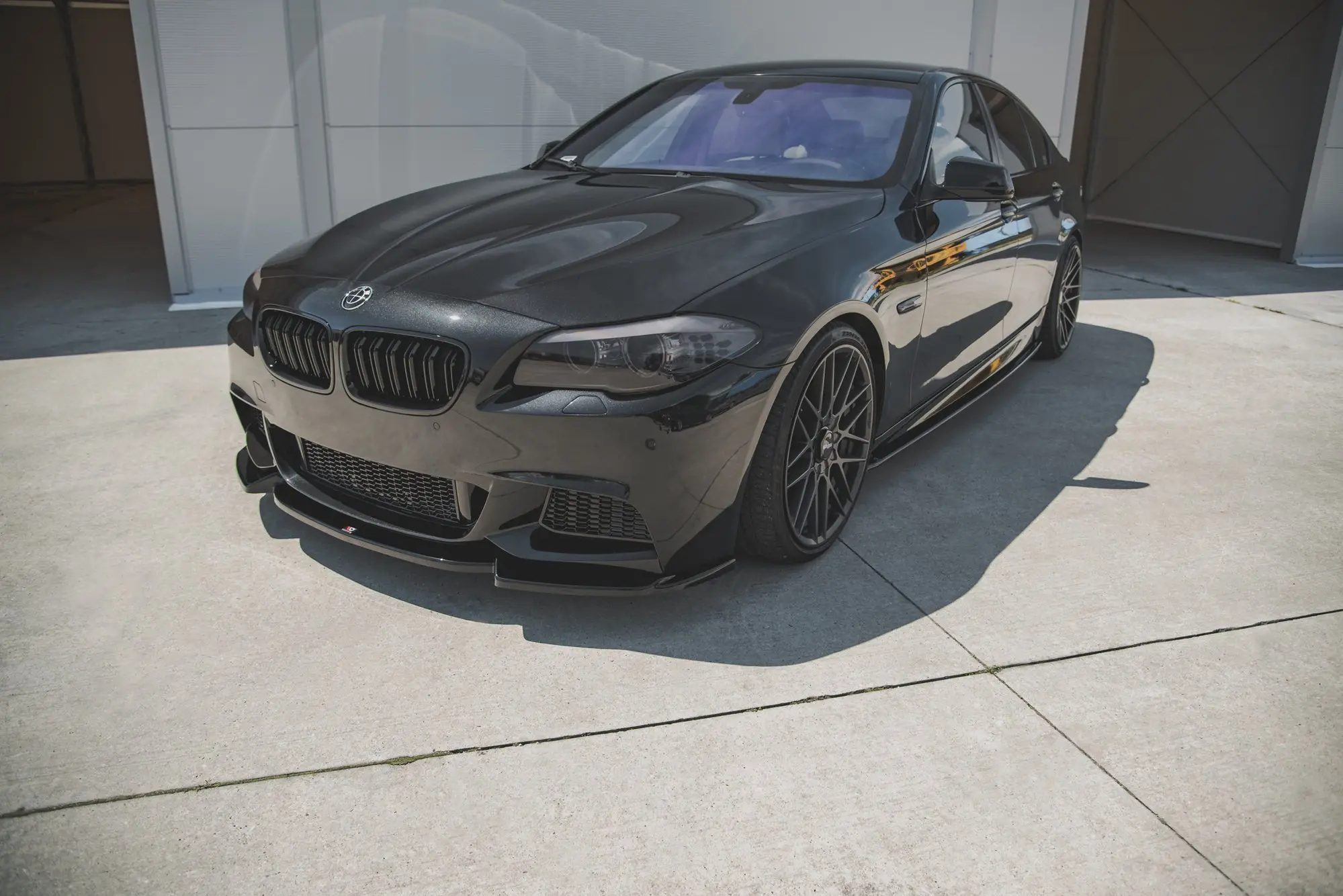 Frontspoiler BMW 5 (F10 / F11) M-Pakke 2010-2017 | V.3 Glossy Black Edition – bilde 6