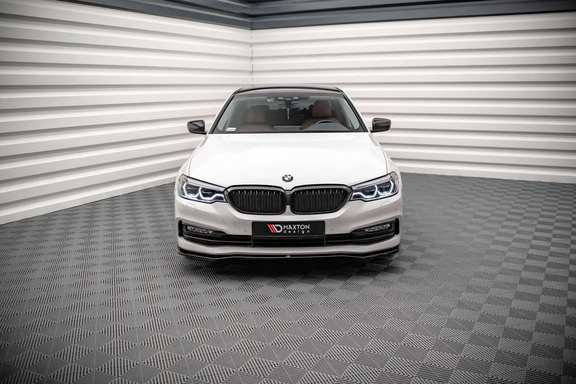 Frontspoiler BMW 5 (G30 / G31) 2017 - 2020 | V.1 Glossy Black Edition Image 2