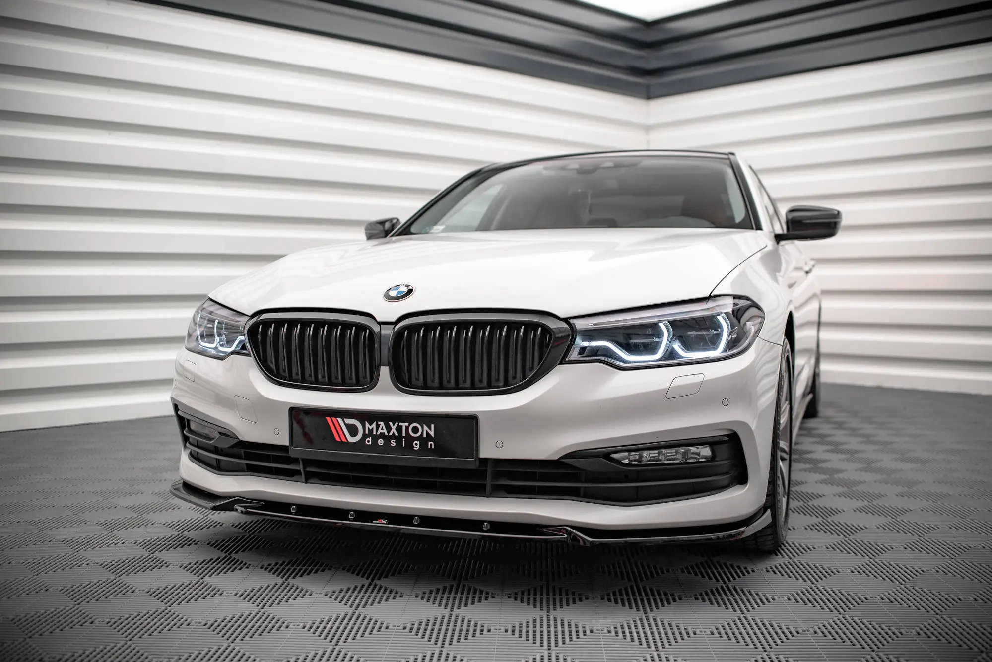 Frontspoiler BMW 5 (G30/G31) 2017 - 2020 | V.2 Glossy Black Edition