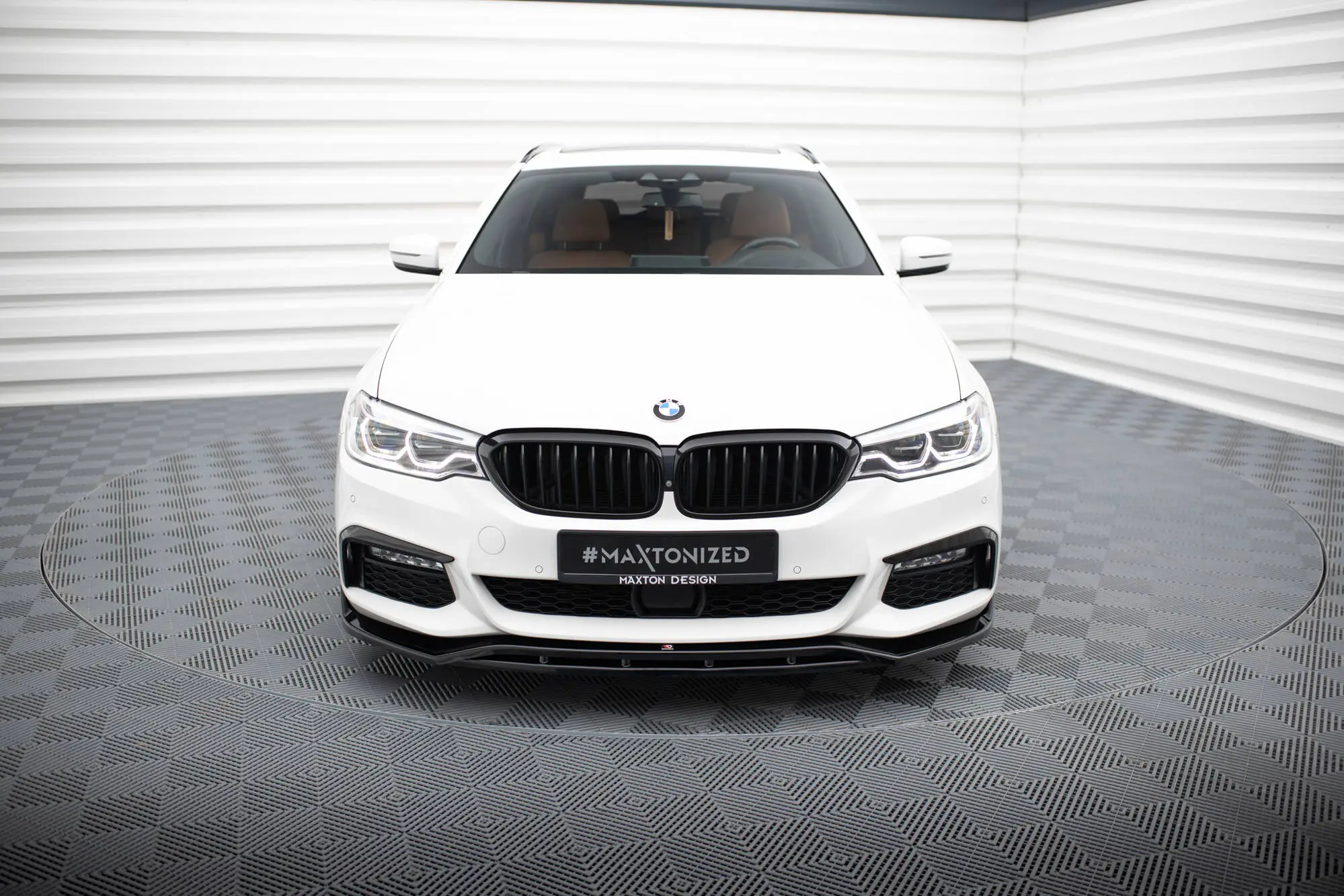 Frontspoiler BMW 5 (G30 / G31) M-Pakke 2017 - 2020 | V.3 Glossy Black Edition – bilde 3