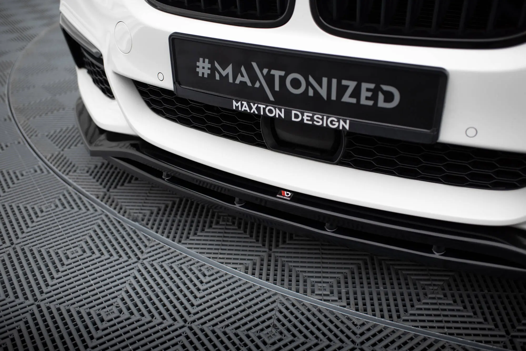Frontspoiler BMW 5 (G30 / G31) M-Pakke 2017 - 2020 | V.3 Glossy Black Edition – bilde 4