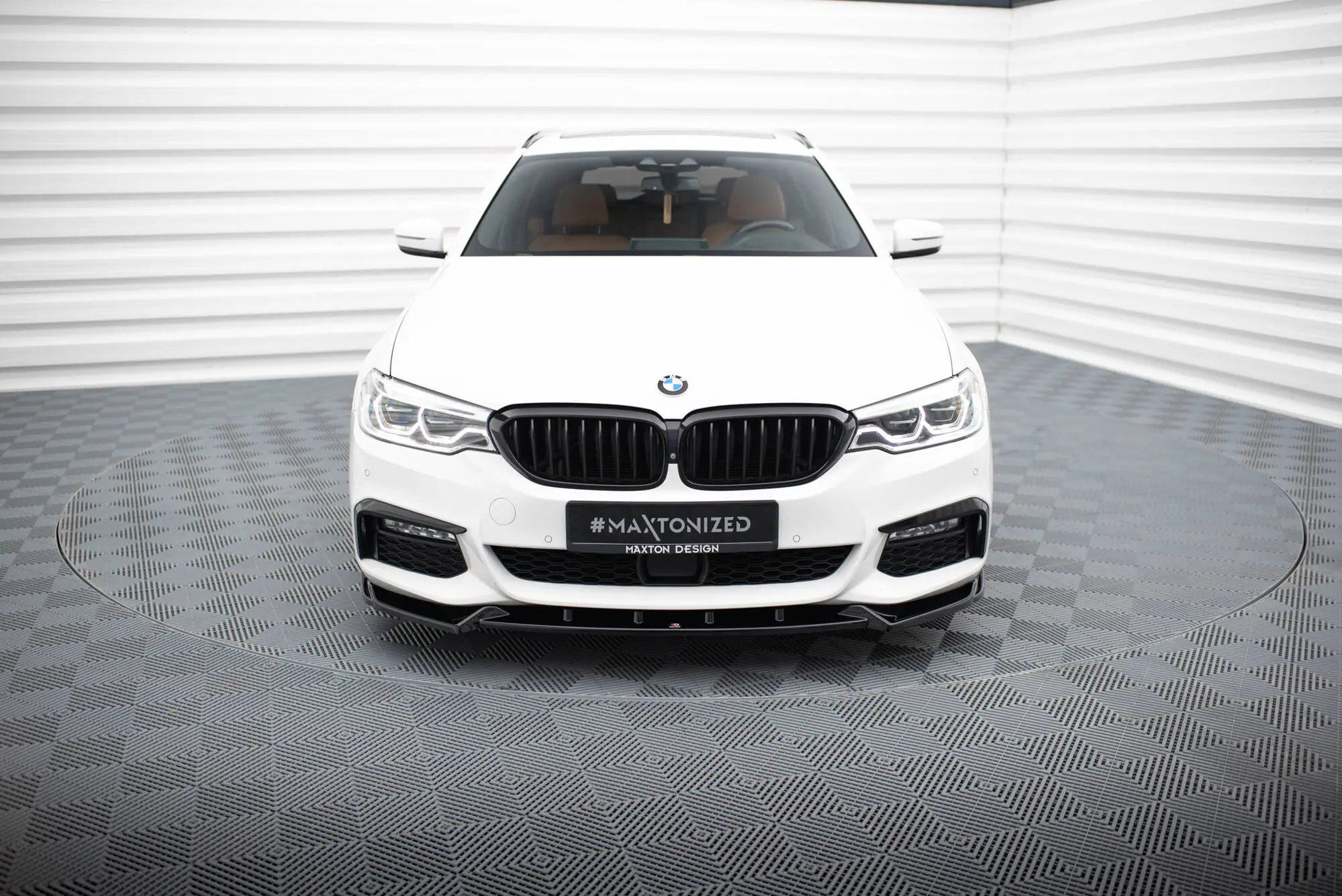 Frontspoiler BMW 5 (G30 / G31) M-Pakke 2017 - 2020 | V.4 Glossy Black Edition – bilde 3