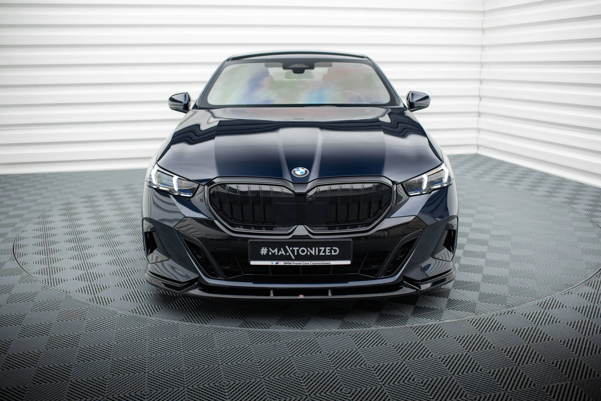 Frontspoiler BMW 5 / i5 (G60/G61) M-Pack 2023 -> | V.1 Glossy Black Edition – bilde 2