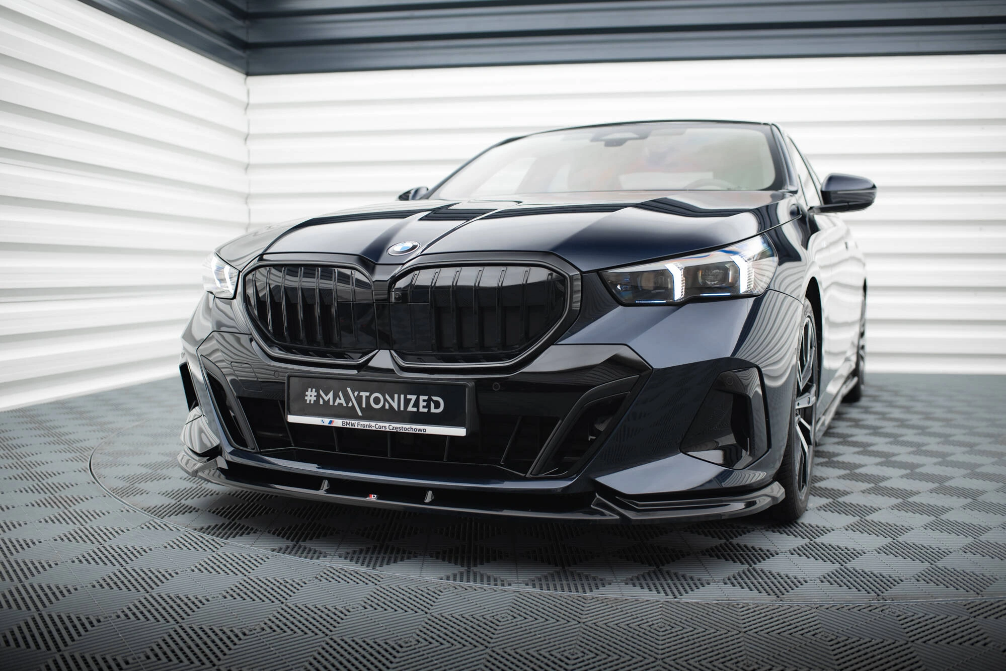 Frontspoiler BMW 5 / i5 (G60/G61) M-Pack 2023 -> | V.1 Glossy Black Edition – bilde 3