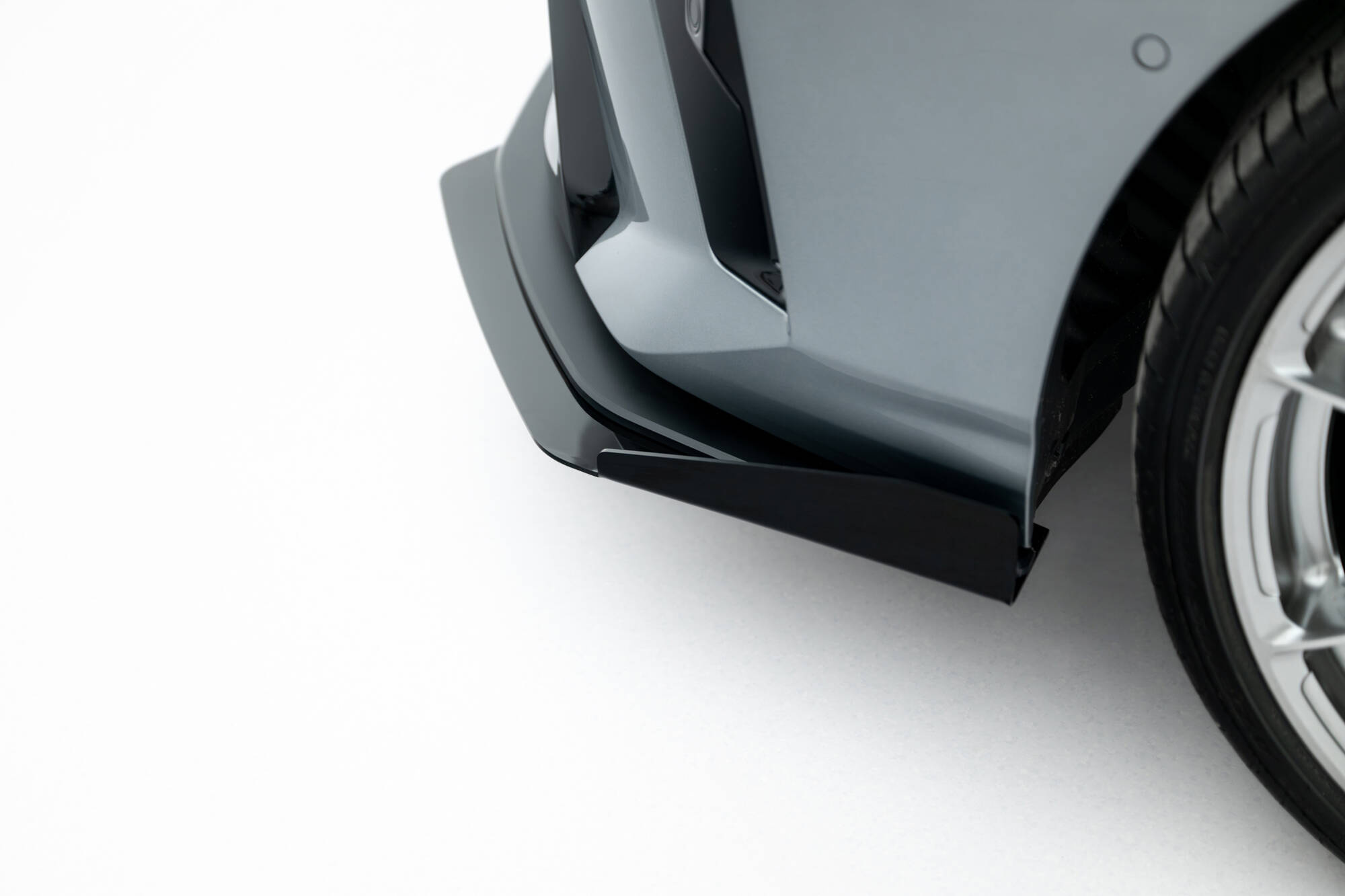 Frontspoiler BMW M135i (F70) 2024 -> | + Sideskjørt Splitters Sport Glossy Black Edition – bilde 5