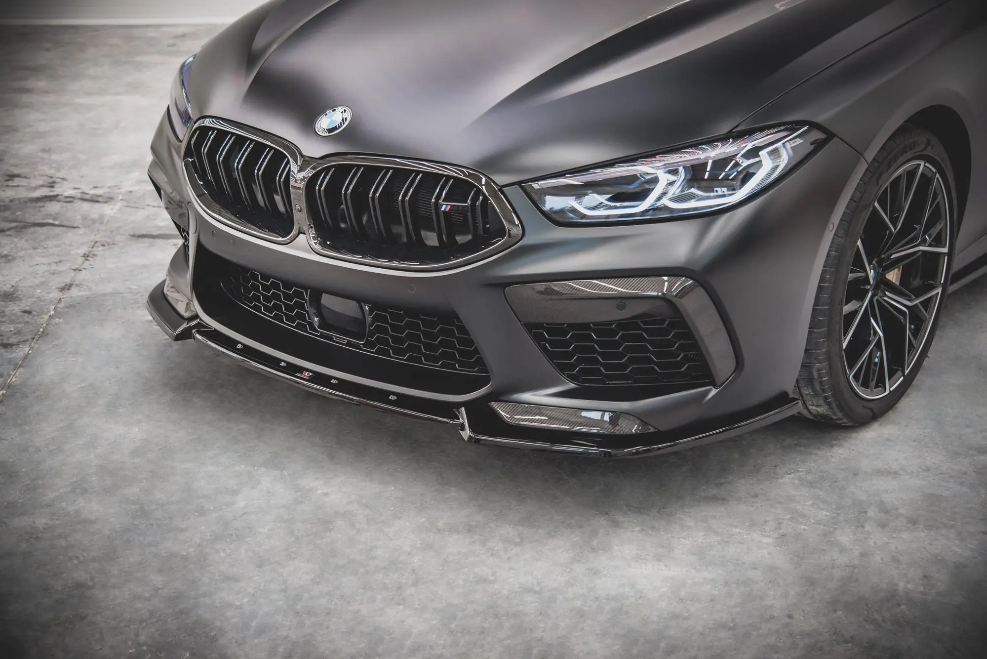 Frontspoiler BMW M8 Gran Coupe (F93) 2019-> | V.3 Glossy Black Edition