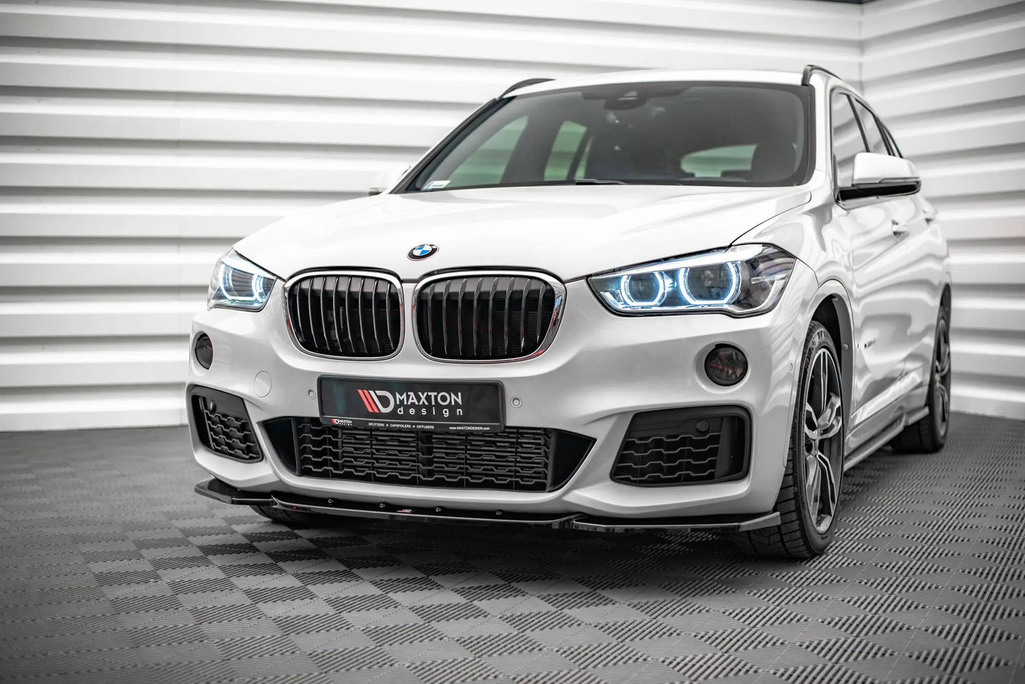 Frontspoiler BMW X1 (F48) M-Pakke 2015-2019 | V.1 Glossy Black Edition – bilde 3