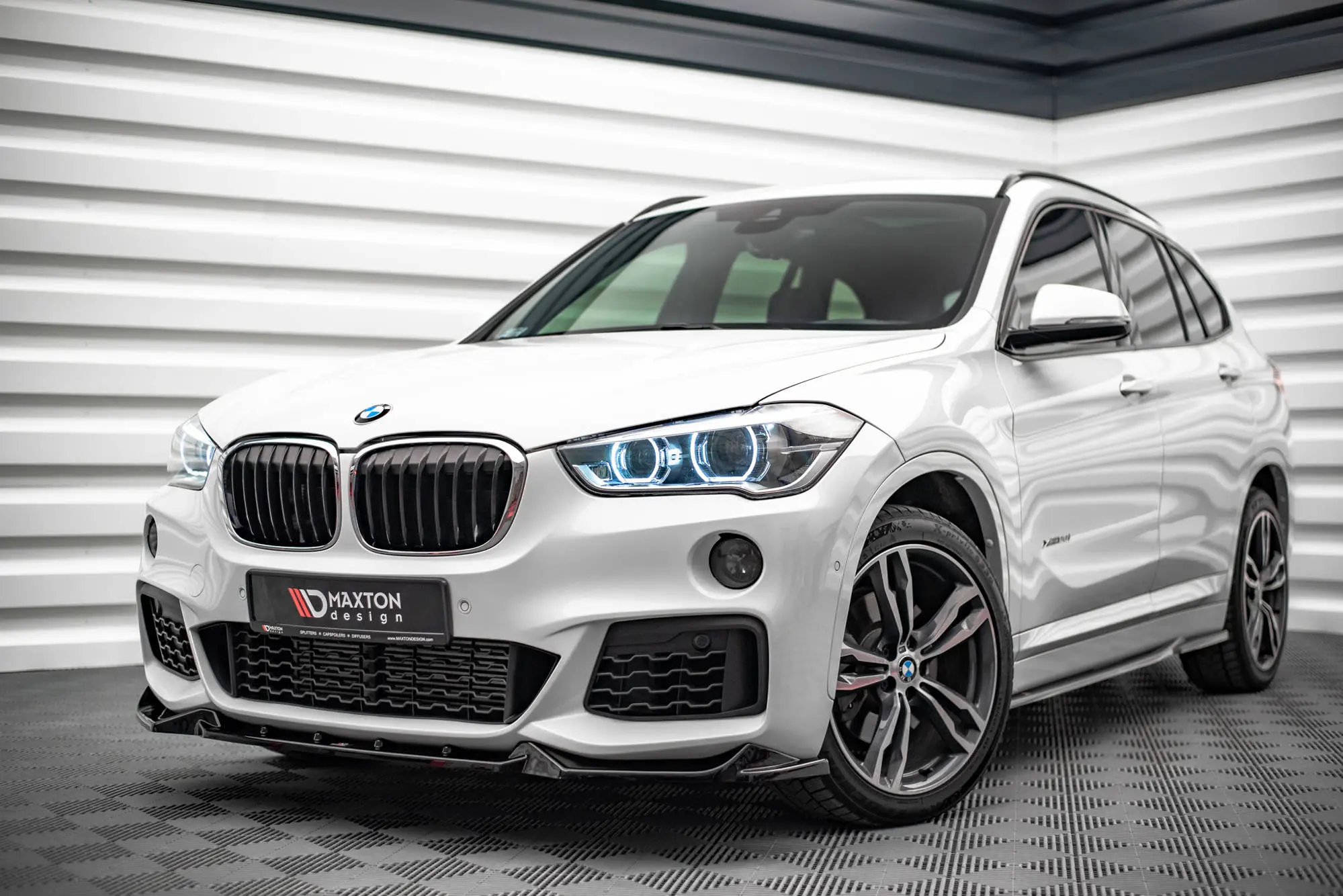 Frontspoiler BMW X1 (F48) M-Pakke 2015-2019 | V.2 Glossy Black Edition – bilde 4