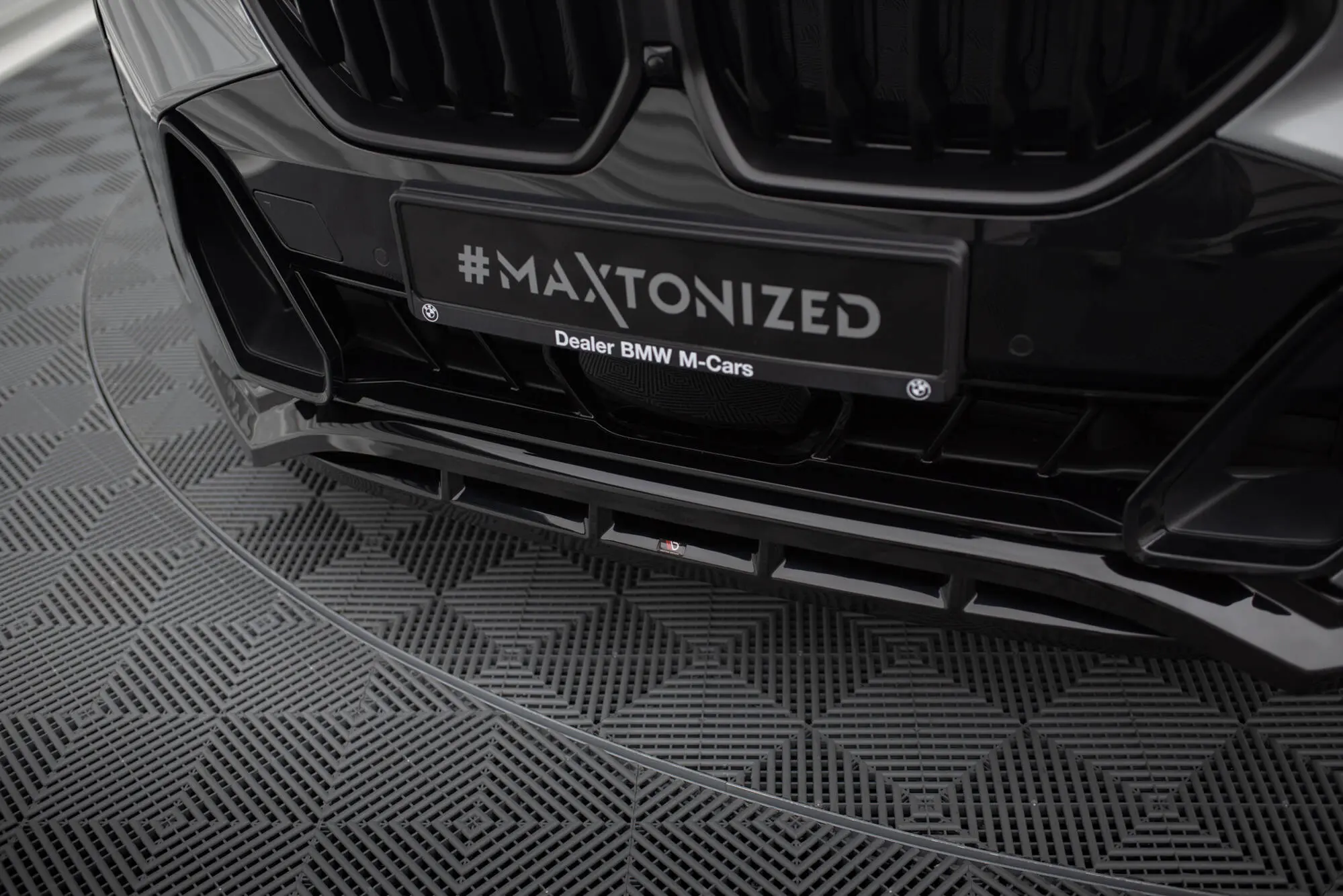 Frontspoiler BMW X6 (G06) M-Pakke Facelift 2023 -> | V.1 Glossy Black Edition