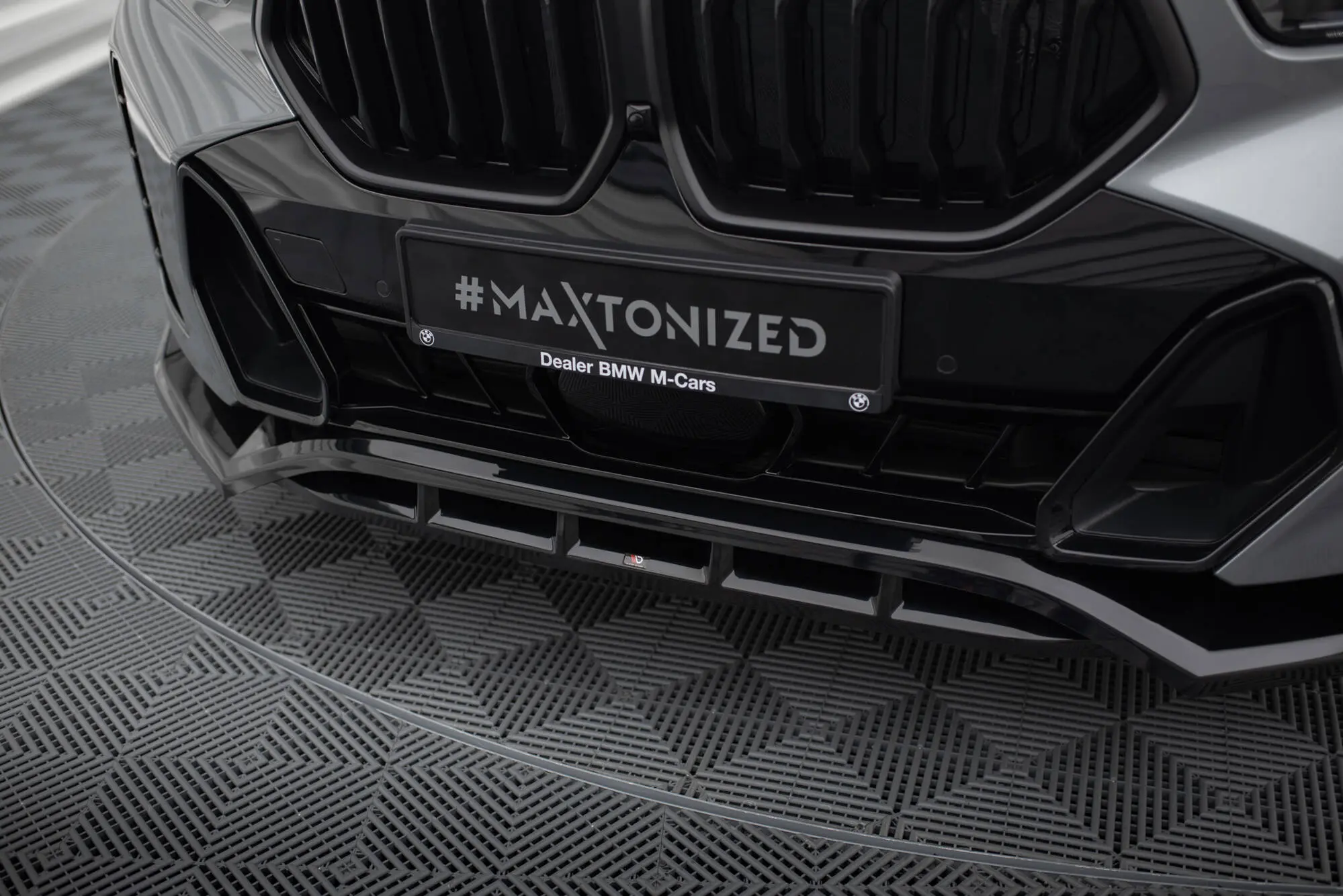 Frontspoiler BMW X6 (G06) M-Pakke Facelift 2023 -> | V.2 Glossy Black Edition