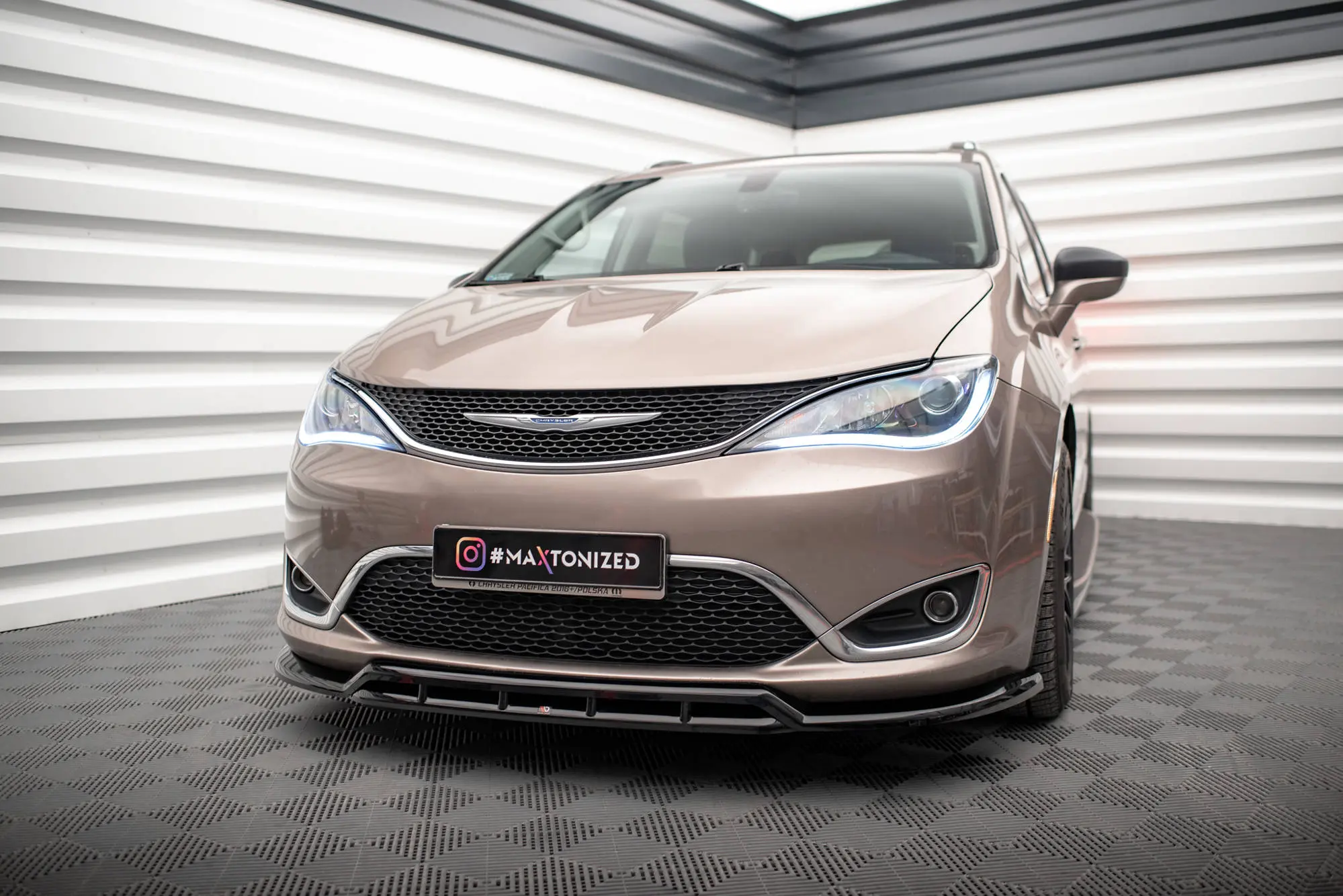 Frontspoiler Chrysler Pacifica II 2016-2020 | Glossy Black Edition