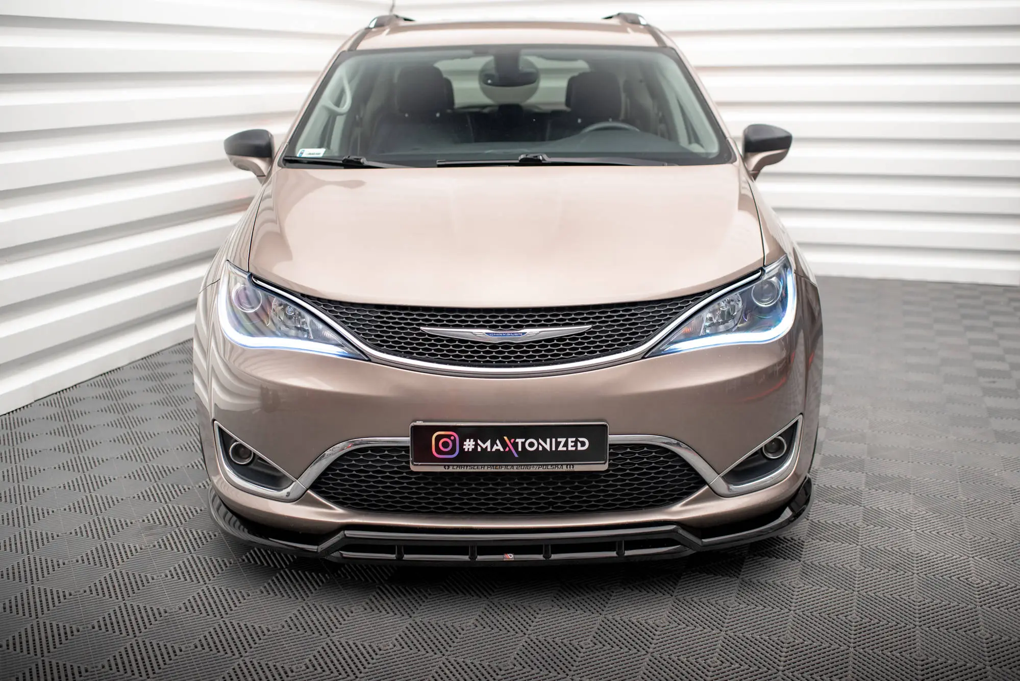 Frontspoiler Chrysler Pacifica II 2016-2020 | Glossy Black Edition – bilde 3