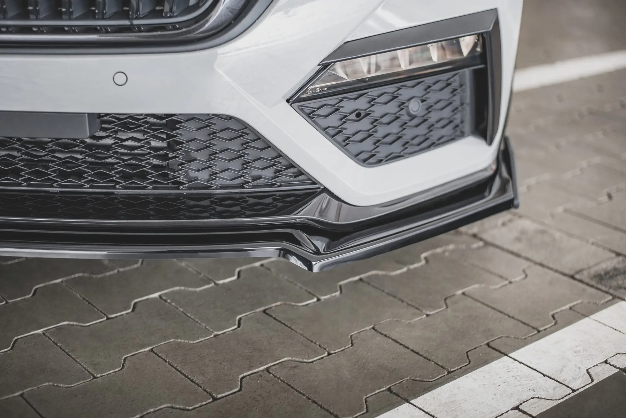 Frontspoiler + Flopper Skoda Octavia IV RS 2020 -> | V.2 Glossy Black Edition – bilde 3
