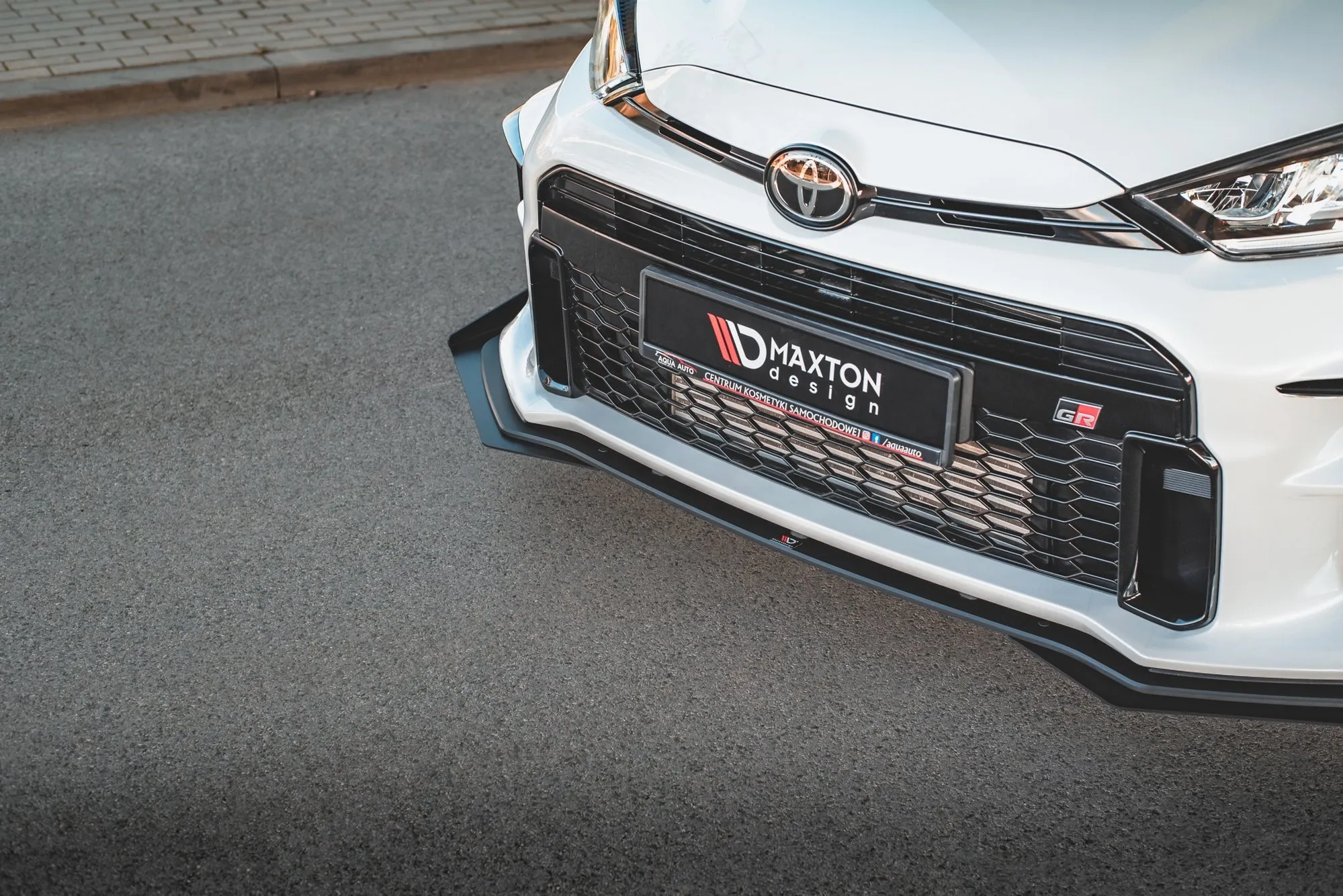 Frontspoiler + Flopper Toyota Yaris GR IV 2020-> | Street Pro Black Edition – bilde 4