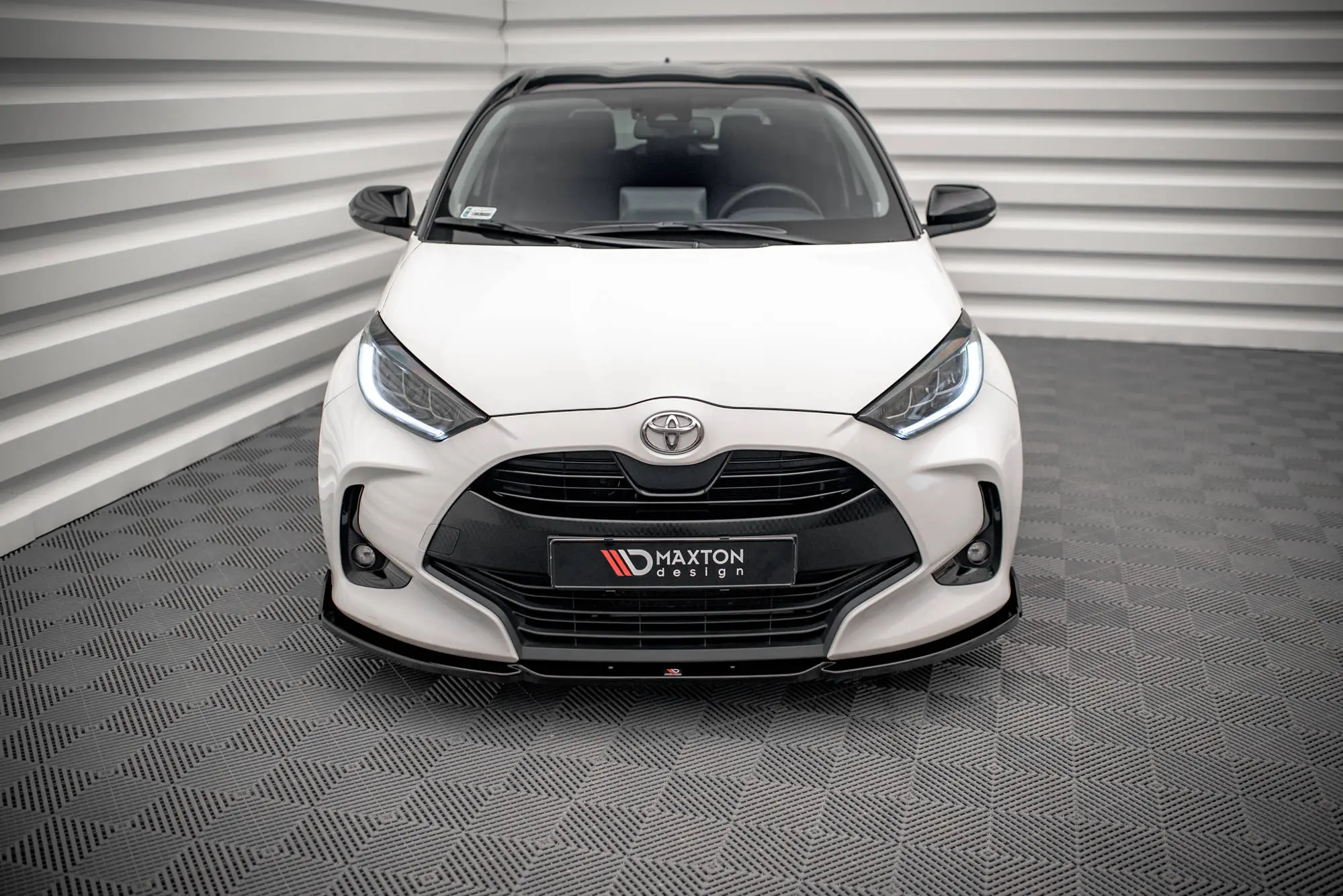 Frontspoiler + Flopper Toyota Yaris IV 2019 -> | V.1 Glossy Black Edition – bilde 2