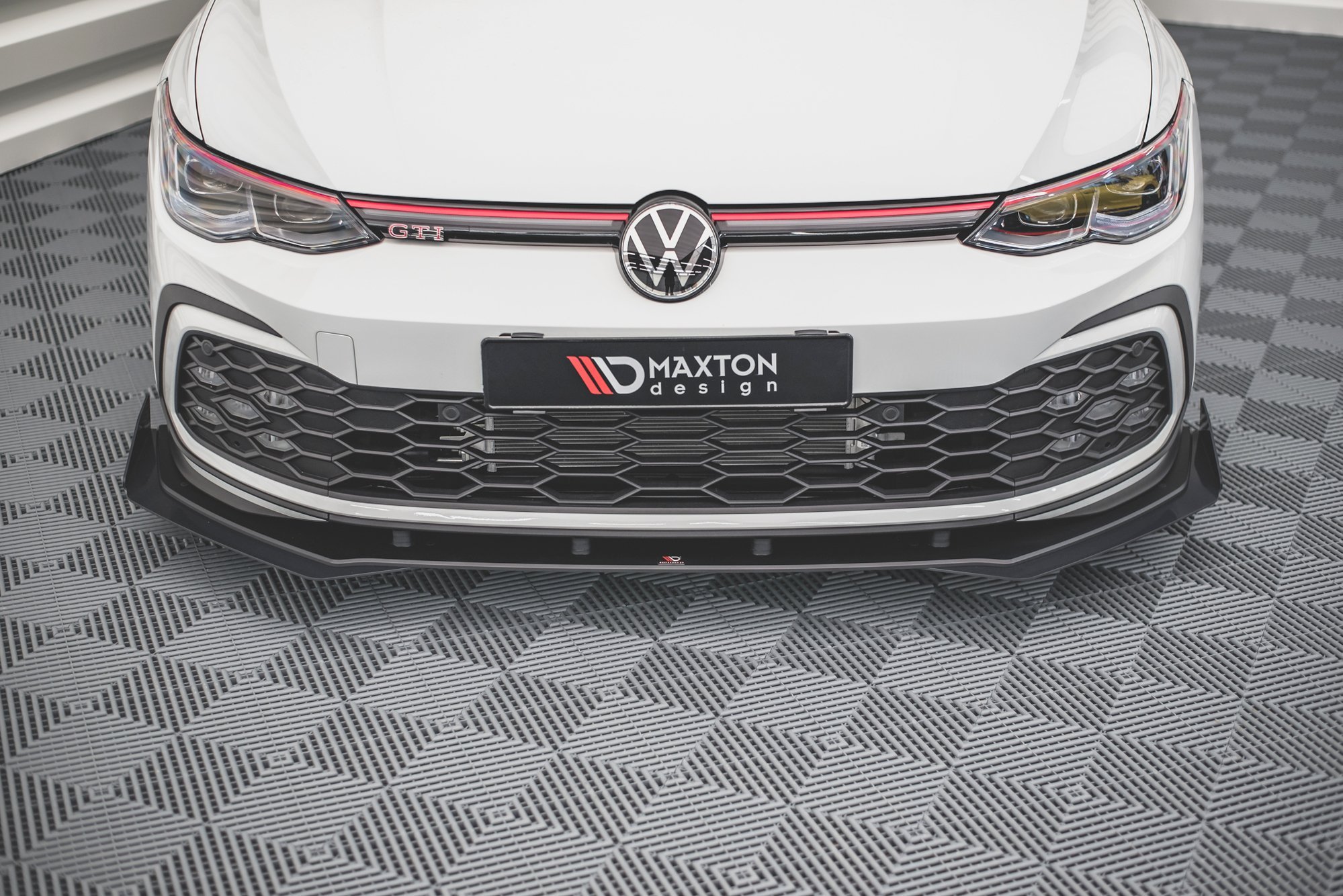 Frontspoiler + Flopper VW Golf VIII GTI / R-Line 2020-> | Street Pro Black Edition – bilde 2