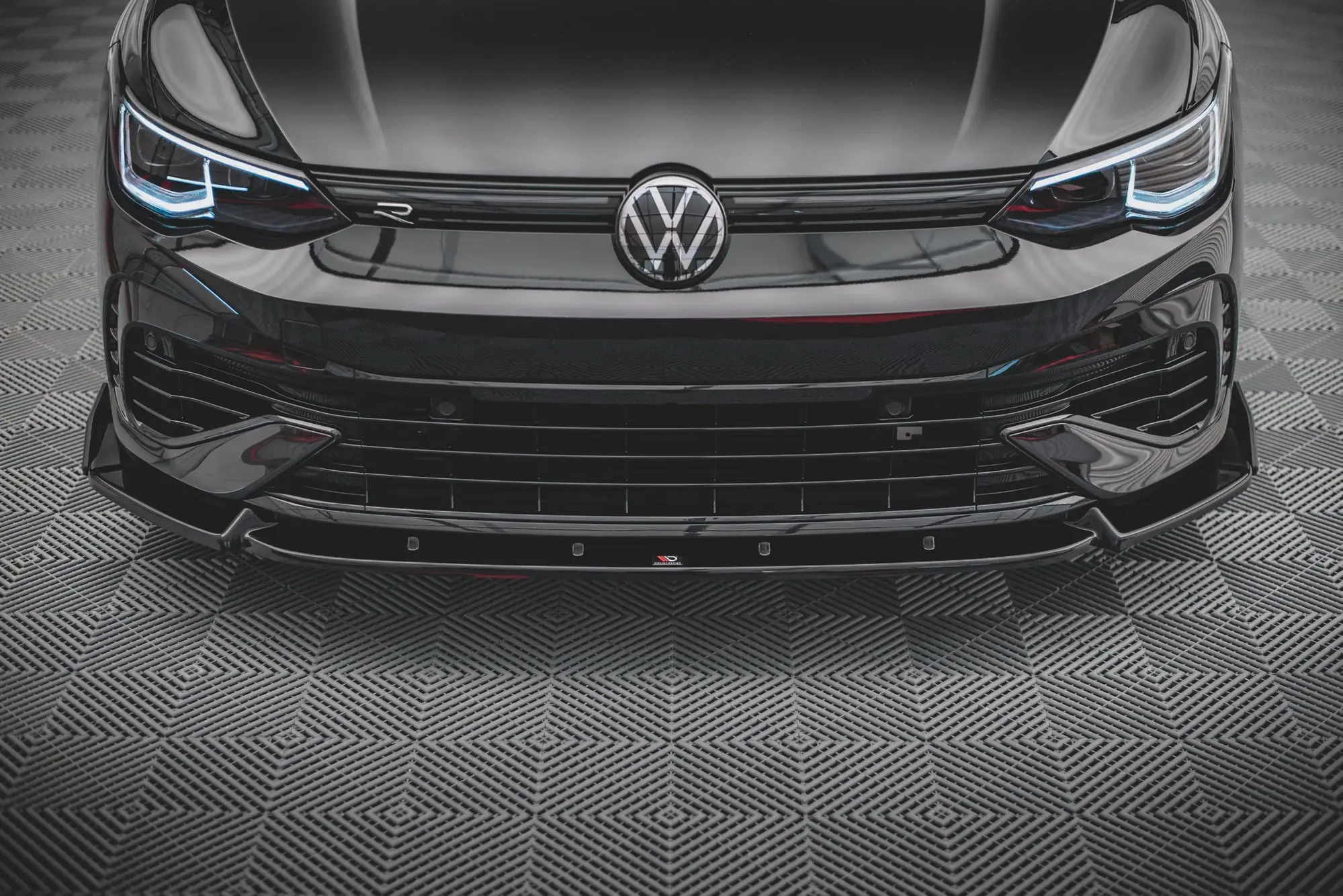 Frontspoiler + Flopper VW Golf VIII R 2020-> | V.2 Glossy Black Edition – bilde 3