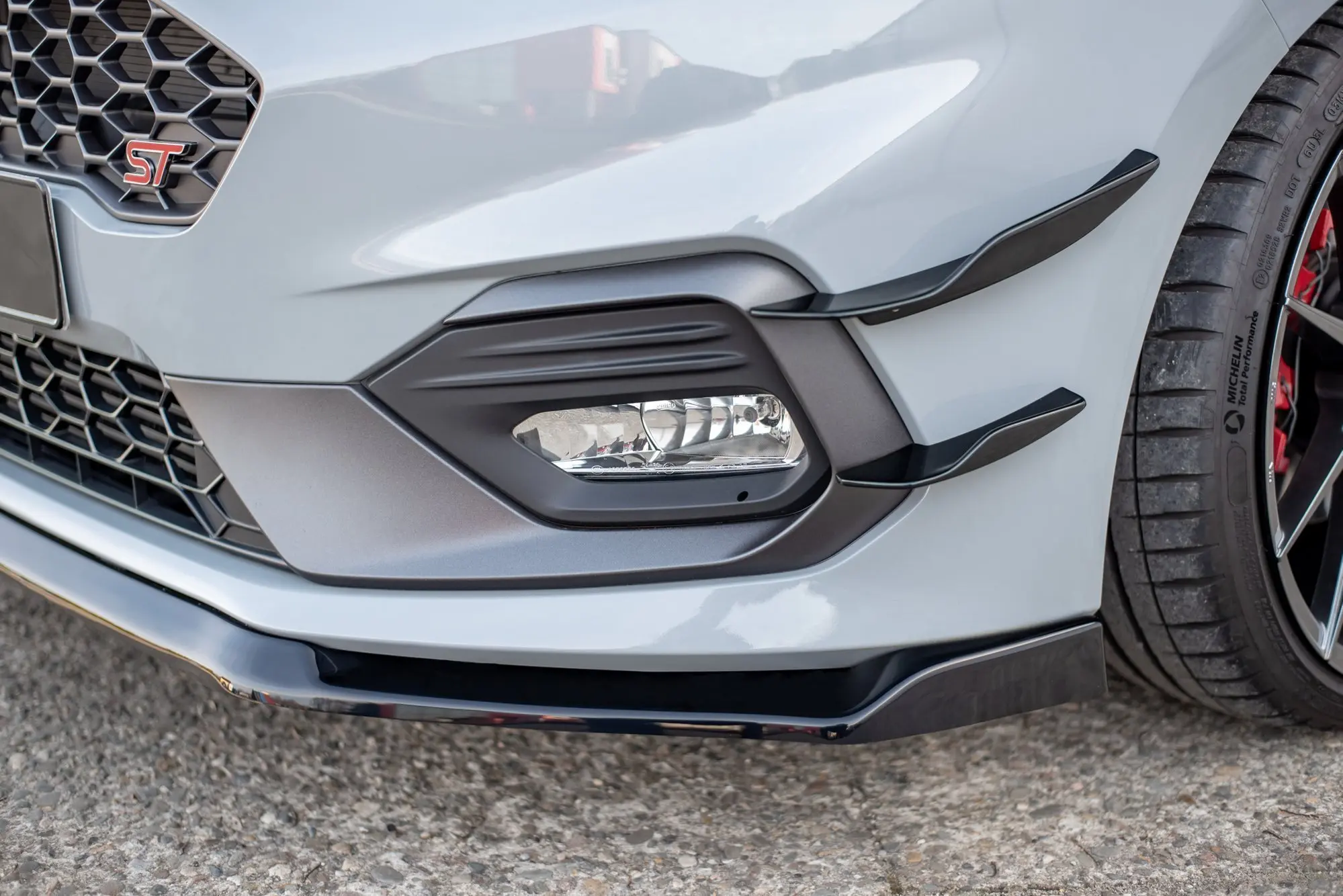 Frontspoiler Ford Fiesta Mk7 ST / ST-Line 2016 - 2021 | V.5 Glossy Black Edition – bilde 4