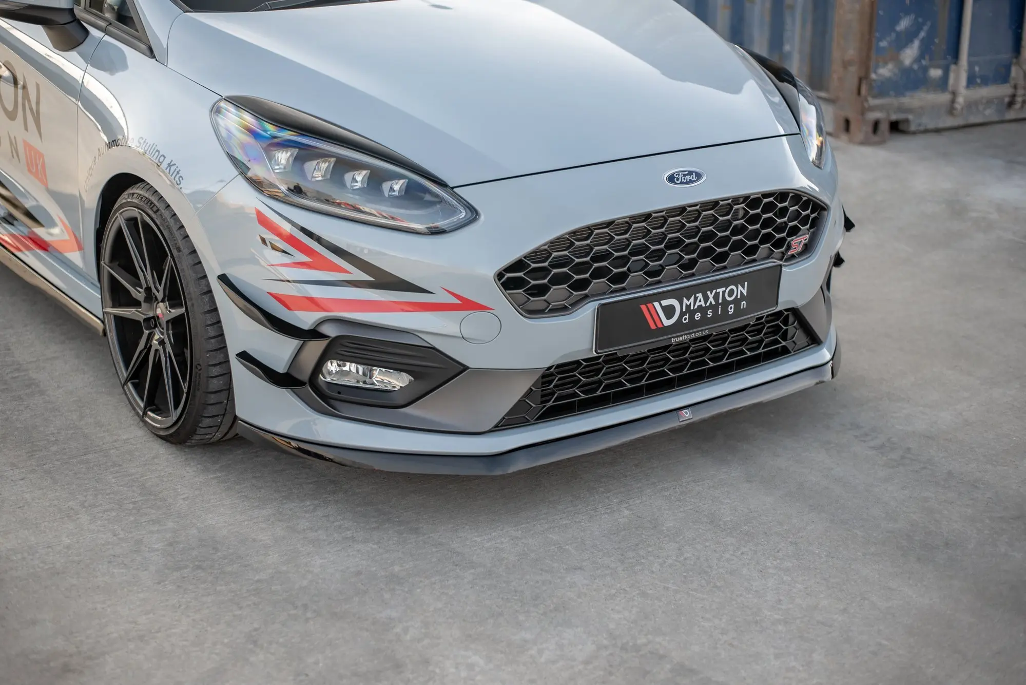 Frontspoiler Ford Fiesta Mk7 ST / ST-Line 2016 - 2021 | V.6 Glossy Black Edition