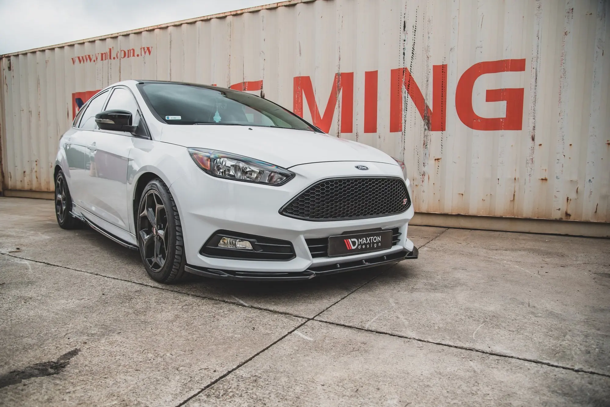 Frontspoiler Ford Focus III ST Facelift 2015-2018 | V.5 Glossy Black Edition – bilde 4