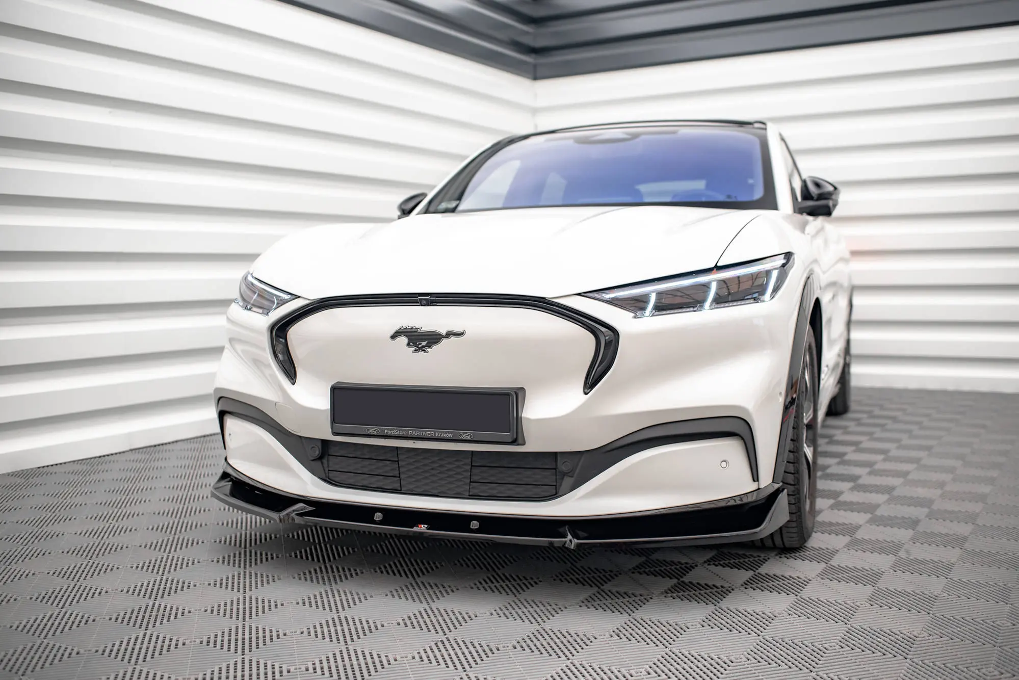Frontspoiler Ford Mustang Mach-E 2020-> | V.1 Glossy Black Edition – bilde 2