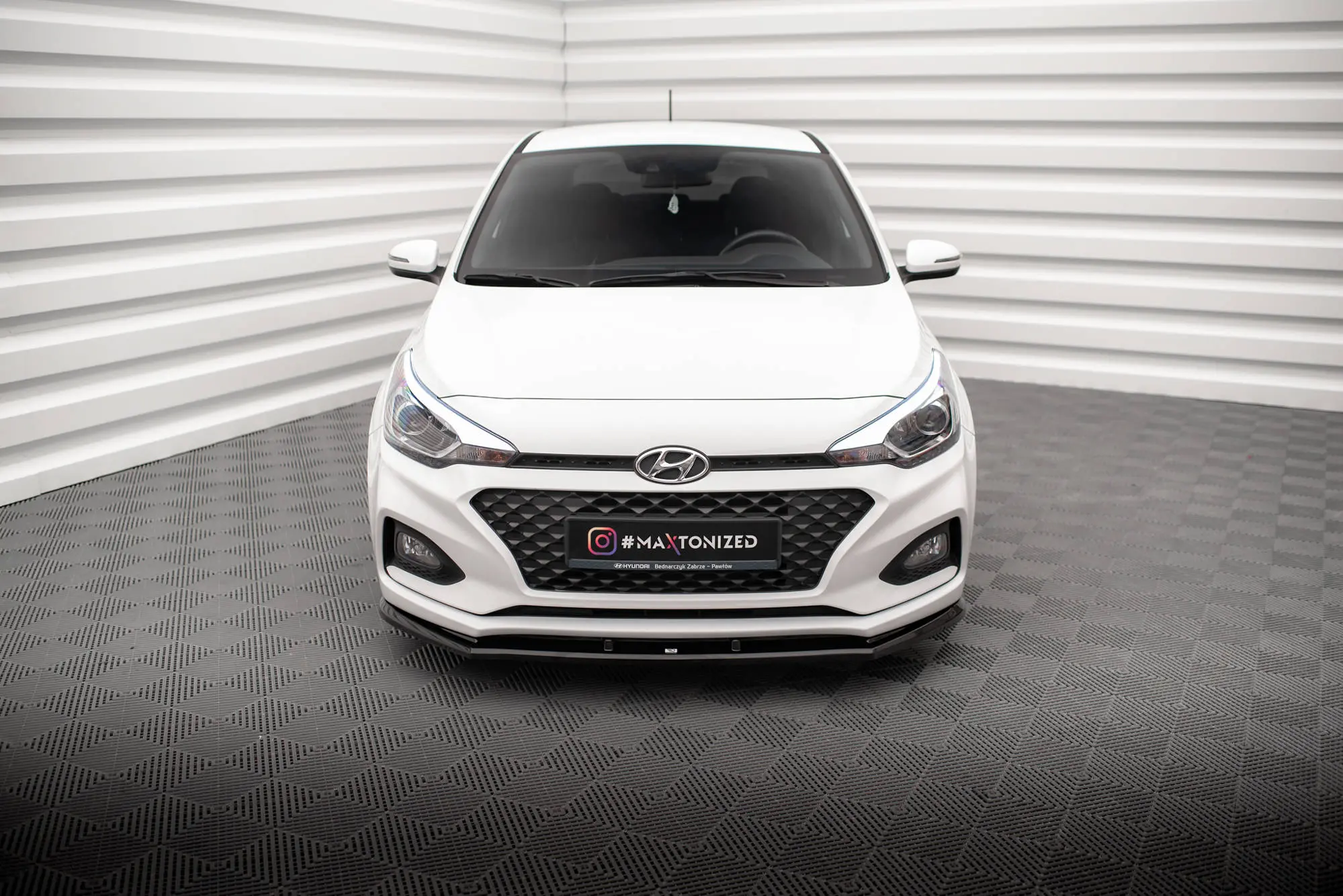 Frontspoiler Hyundai i20 II Facelift 2018 - 2020 | V.1 Glossy Black Edition