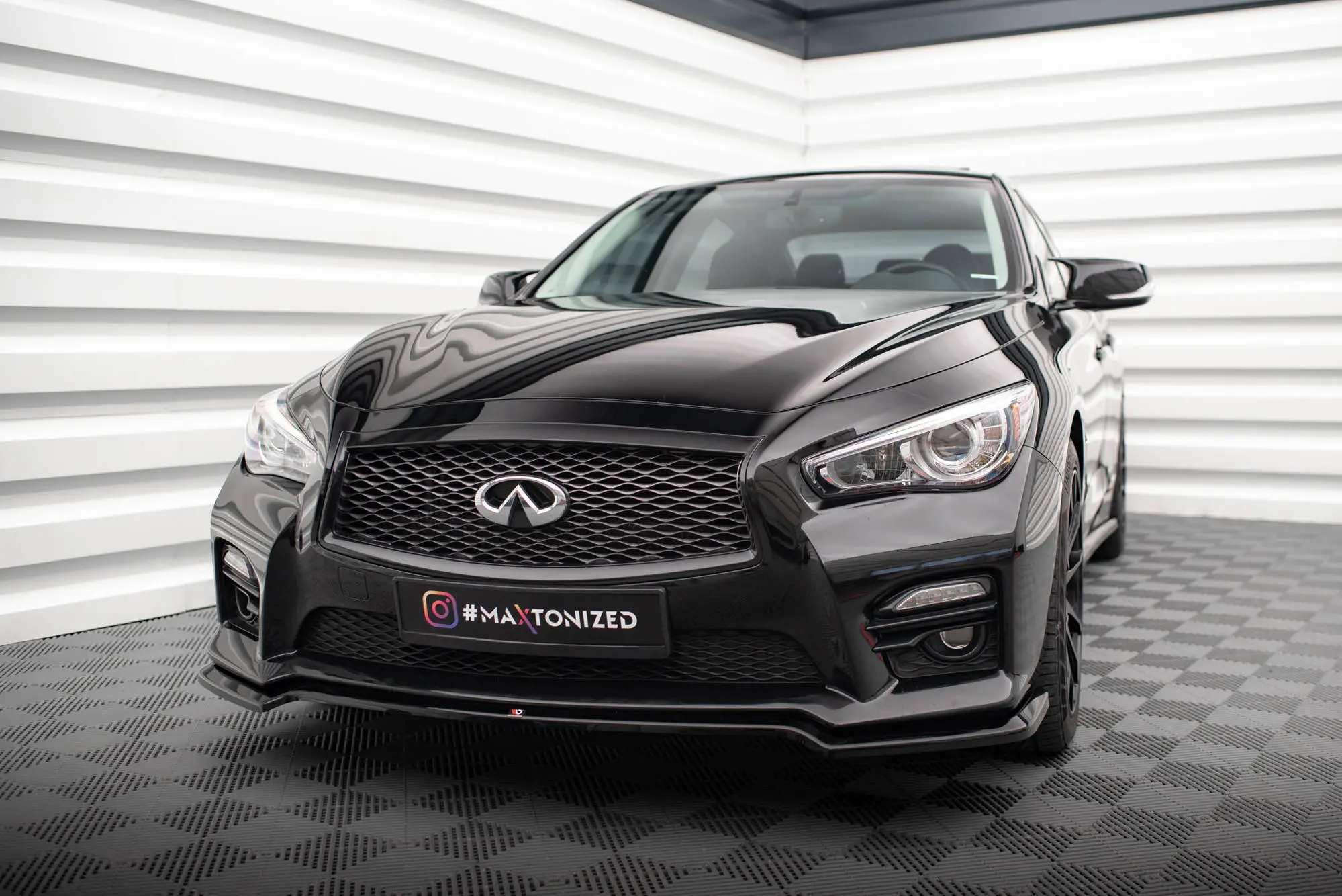 Frontspoiler Infiniti Q50 S 2013-2016 | V.1 Glossy Black Edition – bilde 3