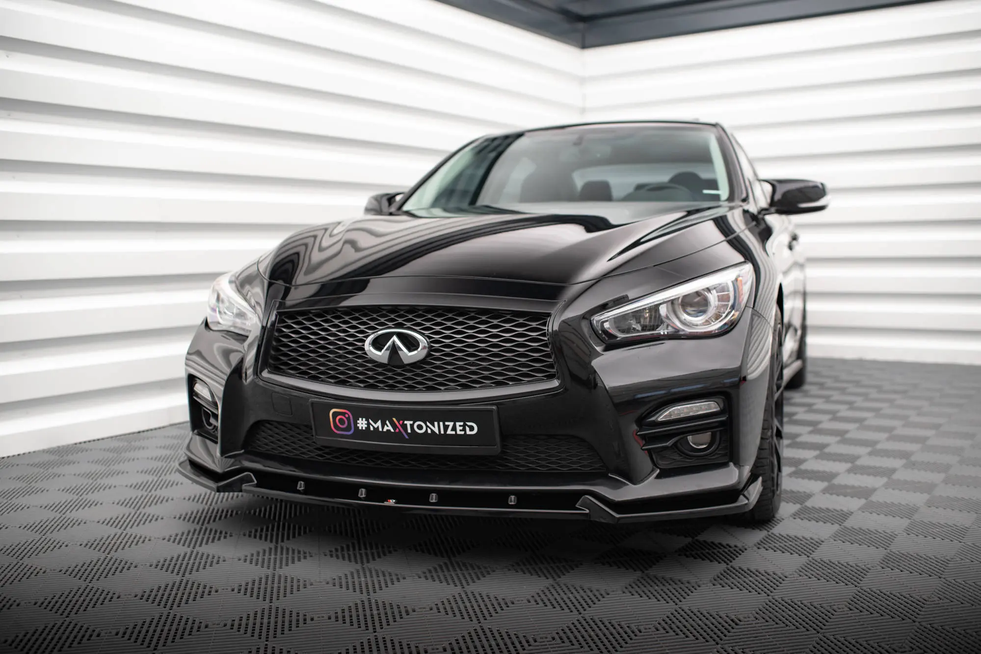 Frontspoiler Infiniti Q50 S 2013-2016 | V.2 Glossy Black Edition – bilde 4
