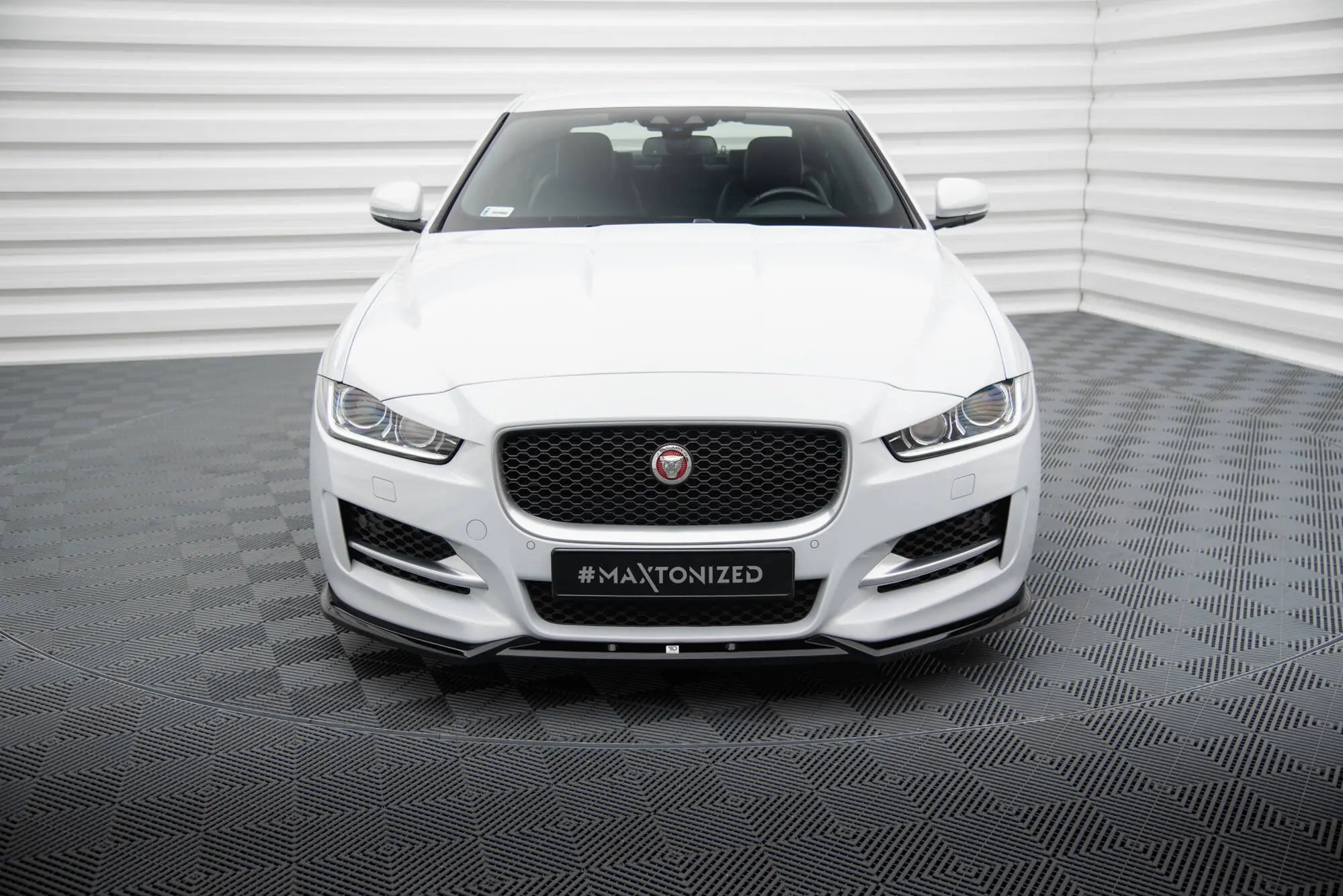 Frontspoiler Jaguar XE R-Sport 2015 - 2024 | V.2 Glossy Black Edition – bilde 3
