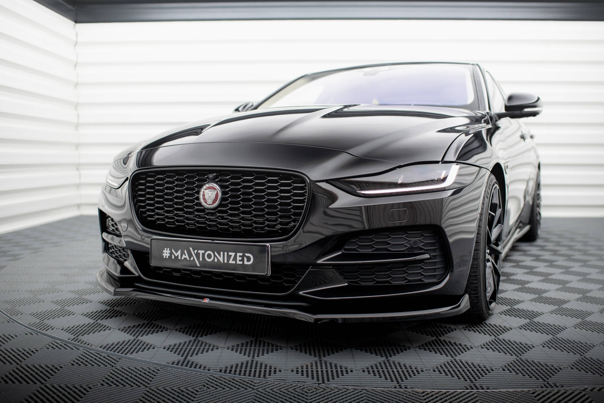 Frontspoiler Jaguar XE X760 Facelift 2019 - 2024 | Sport Glossy Black Edition V1