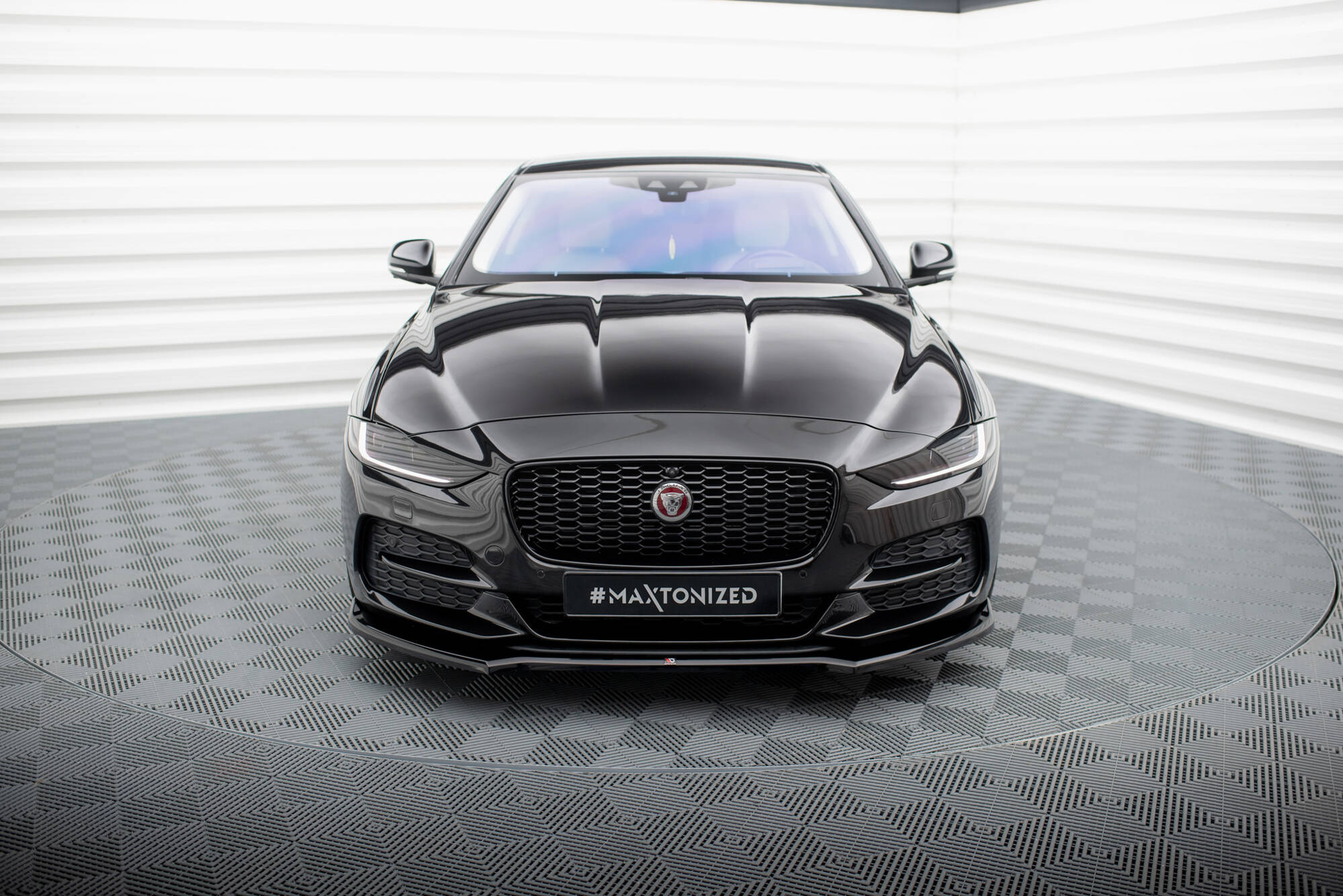 Frontspoiler Jaguar XE X760 Facelift 2019 - 2024 | Sport Glossy Black Edition V1 – bilde 2