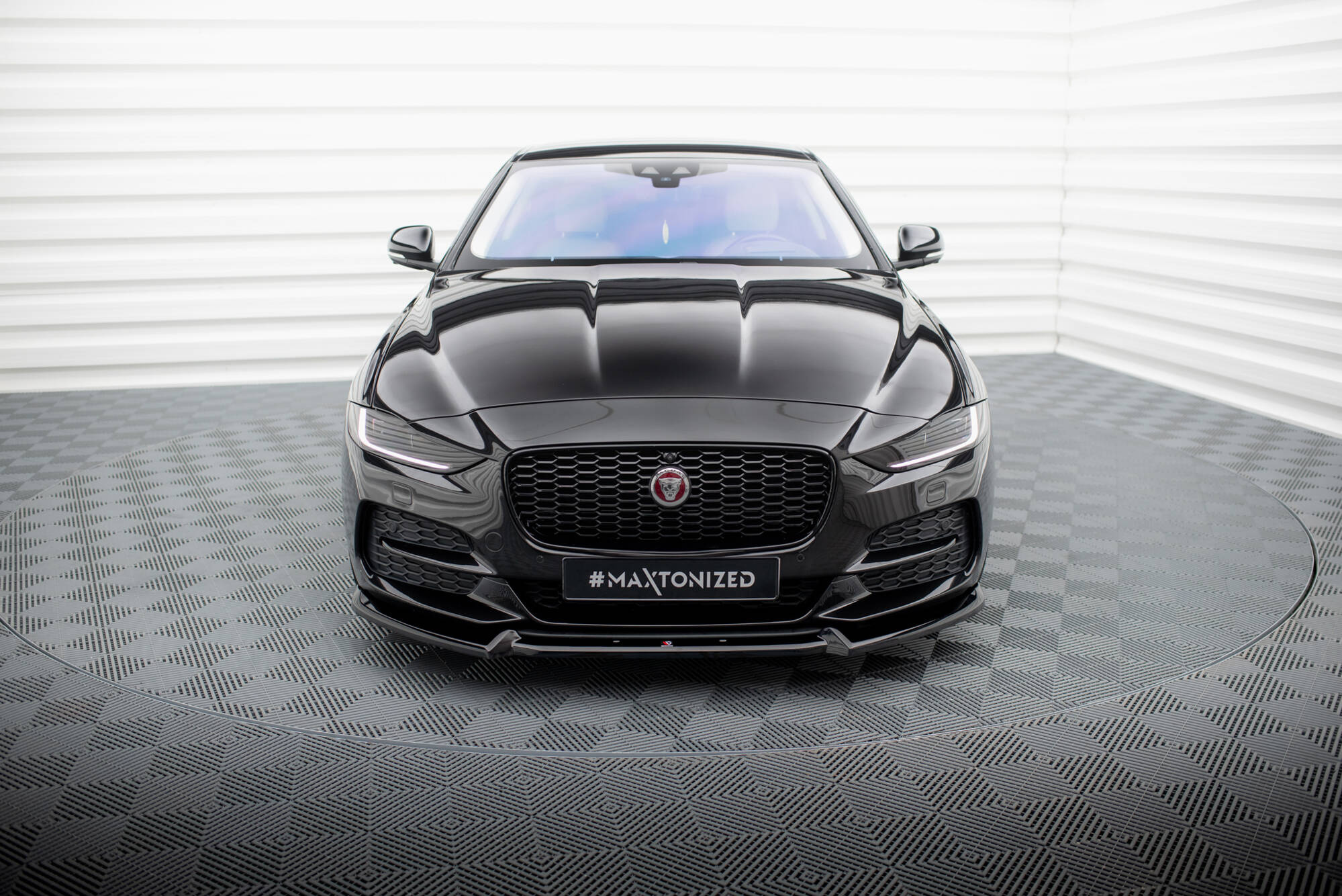 Frontspoiler Jaguar XE X760 Facelift 2019 - 2024 | Sport Glossy Black Edition V2 Image 2