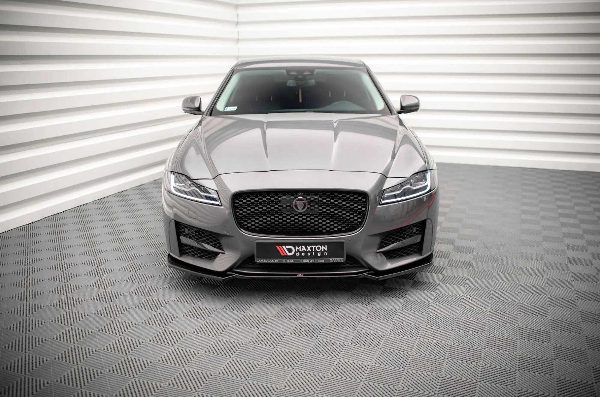 Frontspoiler Jaguar XF II R-Sport 2015-2020 | V.1 Glossy Black Edition