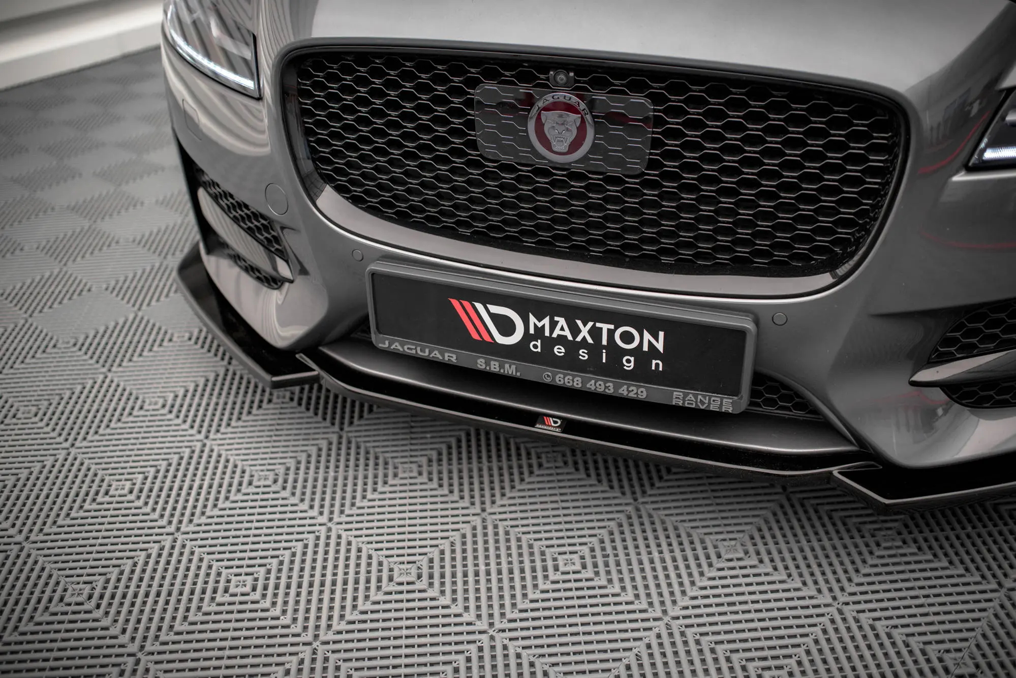 Frontspoiler Jaguar XF II R-Sport 2015-2020 | V.1 Glossy Black Edition – bilde 3